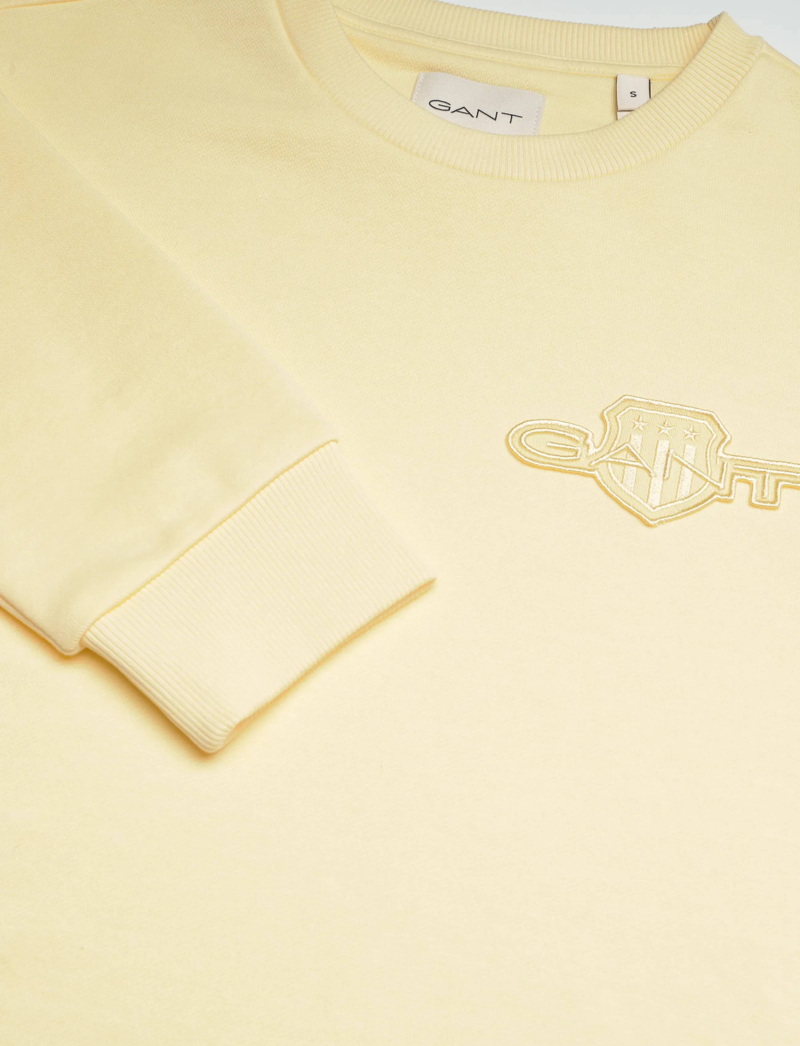 Gant - REG TONAL SHIELD C-NECK SWEAT - fashion trends - vanilla yellow - 5