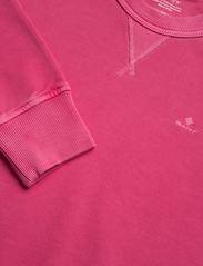 GANT - SUNFADED C-NECK SWEAT - sweatshirts & hættetrøjer - magenta pink - 2