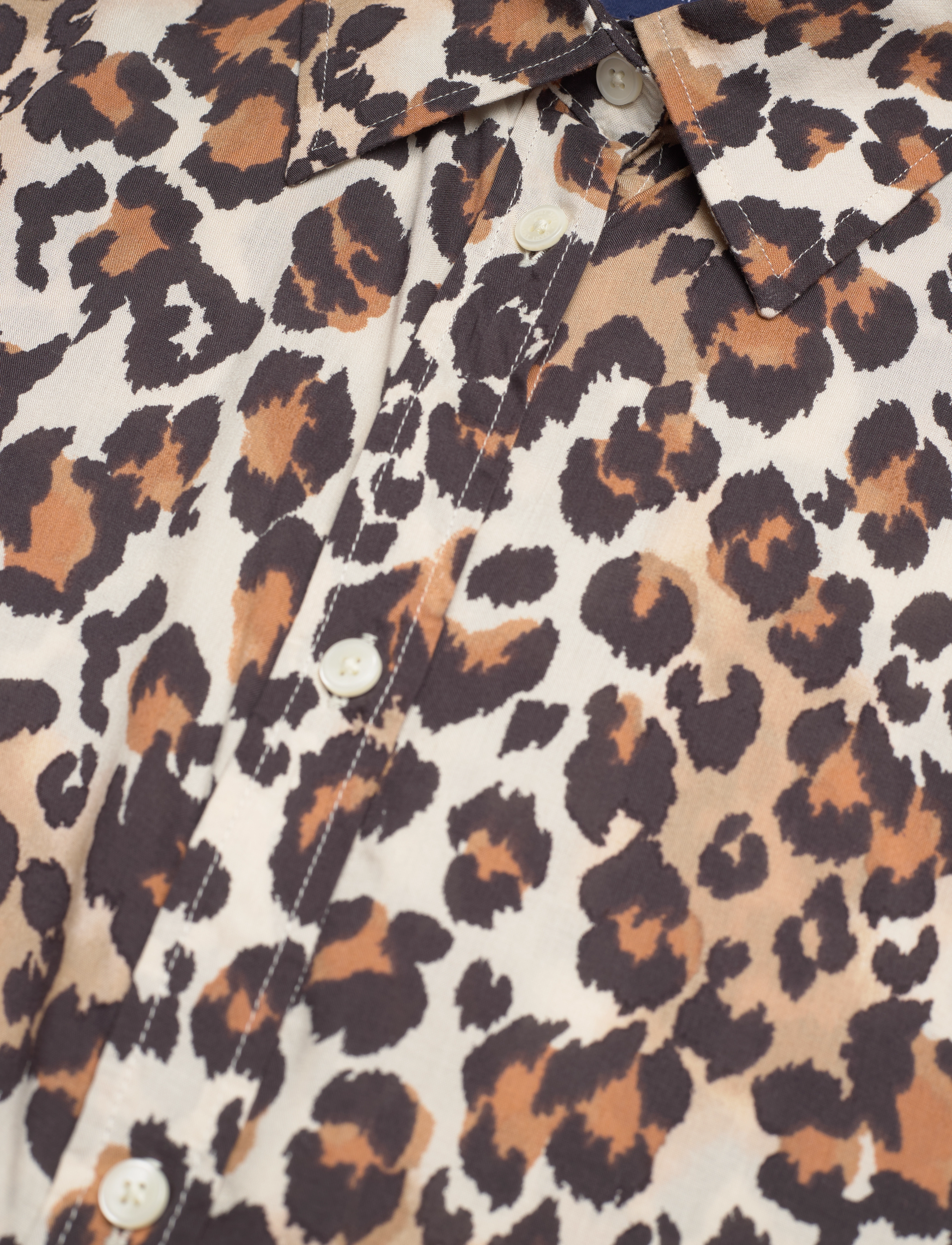 GANT - D2. RELAXED LEOPARD MODAL SHIRT - rich brown - 2