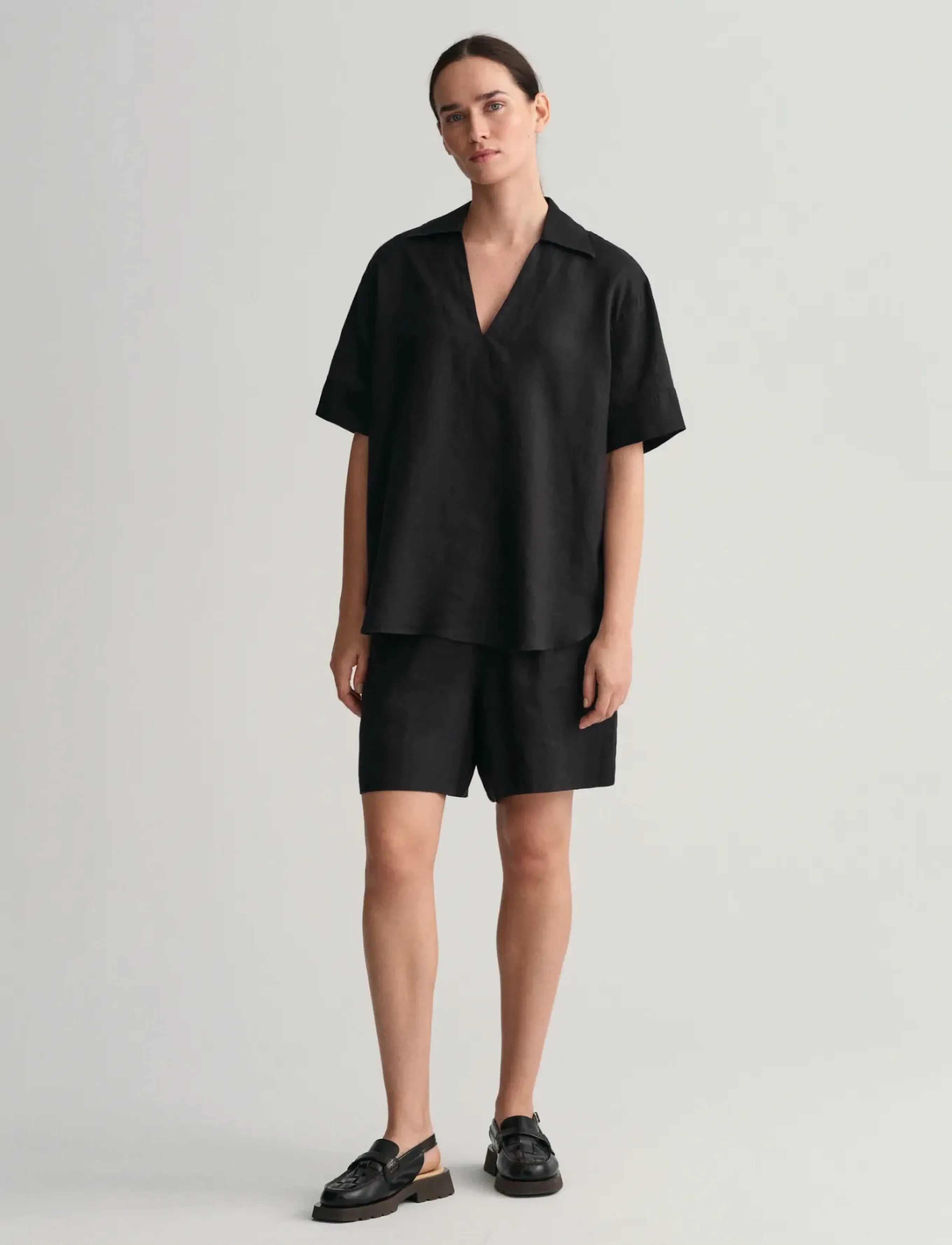 Gant - REL POP OVER LINEN SS SHIRT - koszule lniane - ebony black - 5