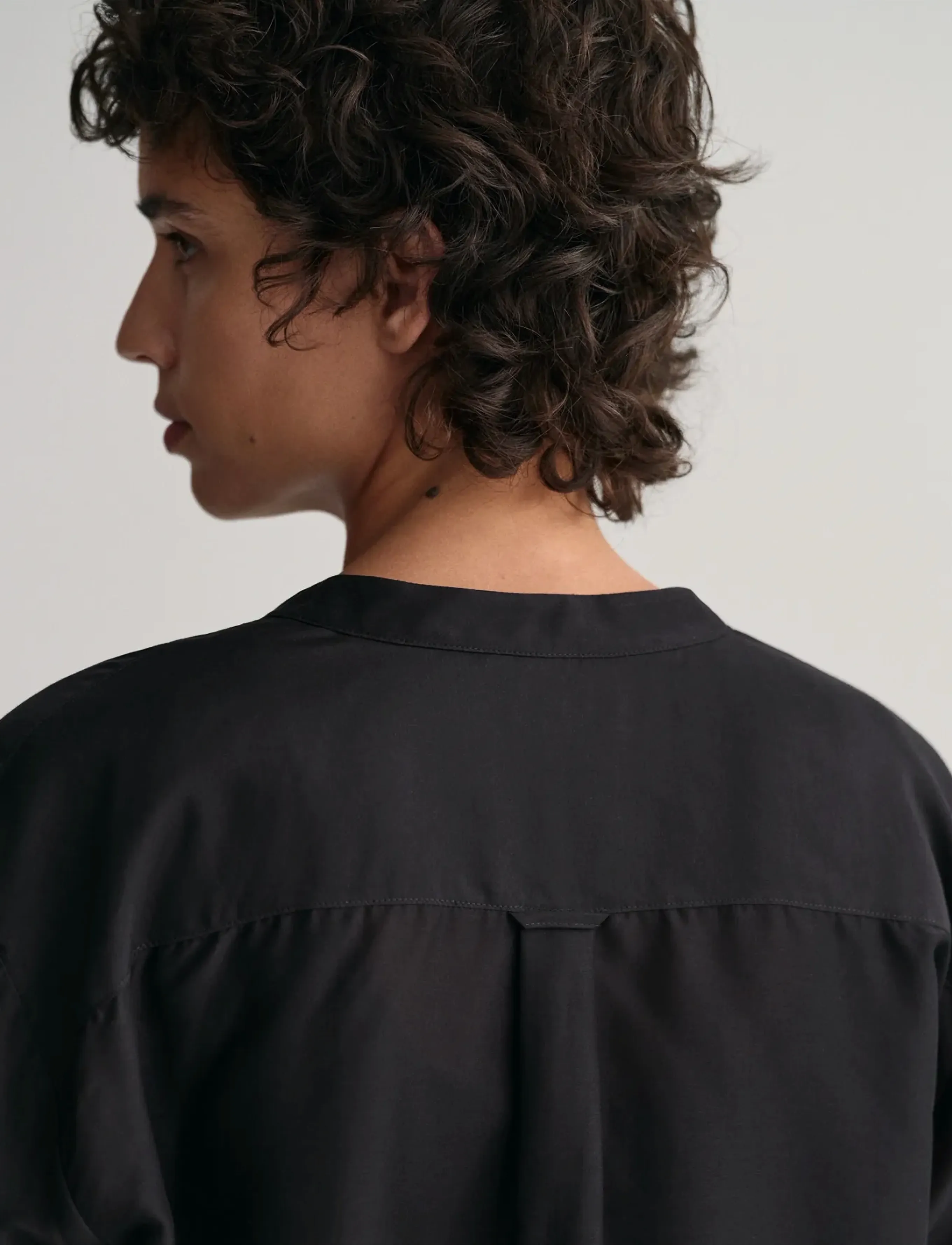 Gant - RELAXED STAND COLLAR BLOUSE - långärmade blusar - ebony black - 4