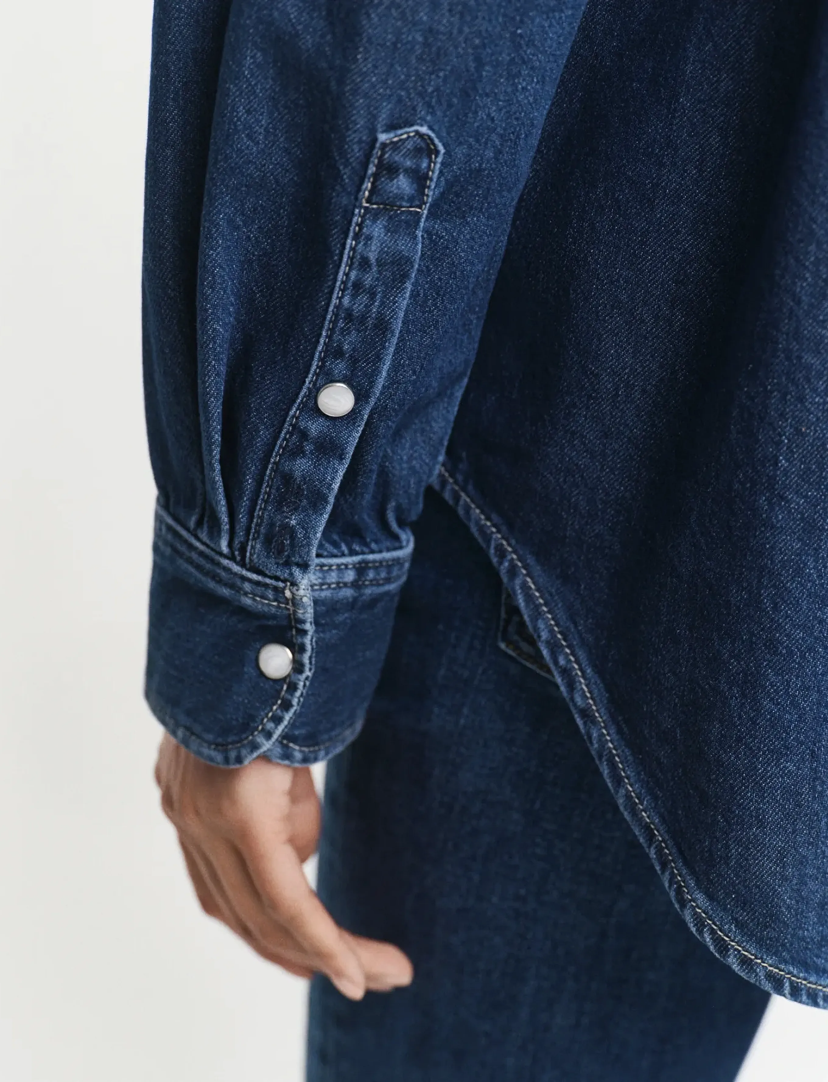 Gant - REL POCKET DENIM SHIRT - denimskjorter - dark blue worn in - 3