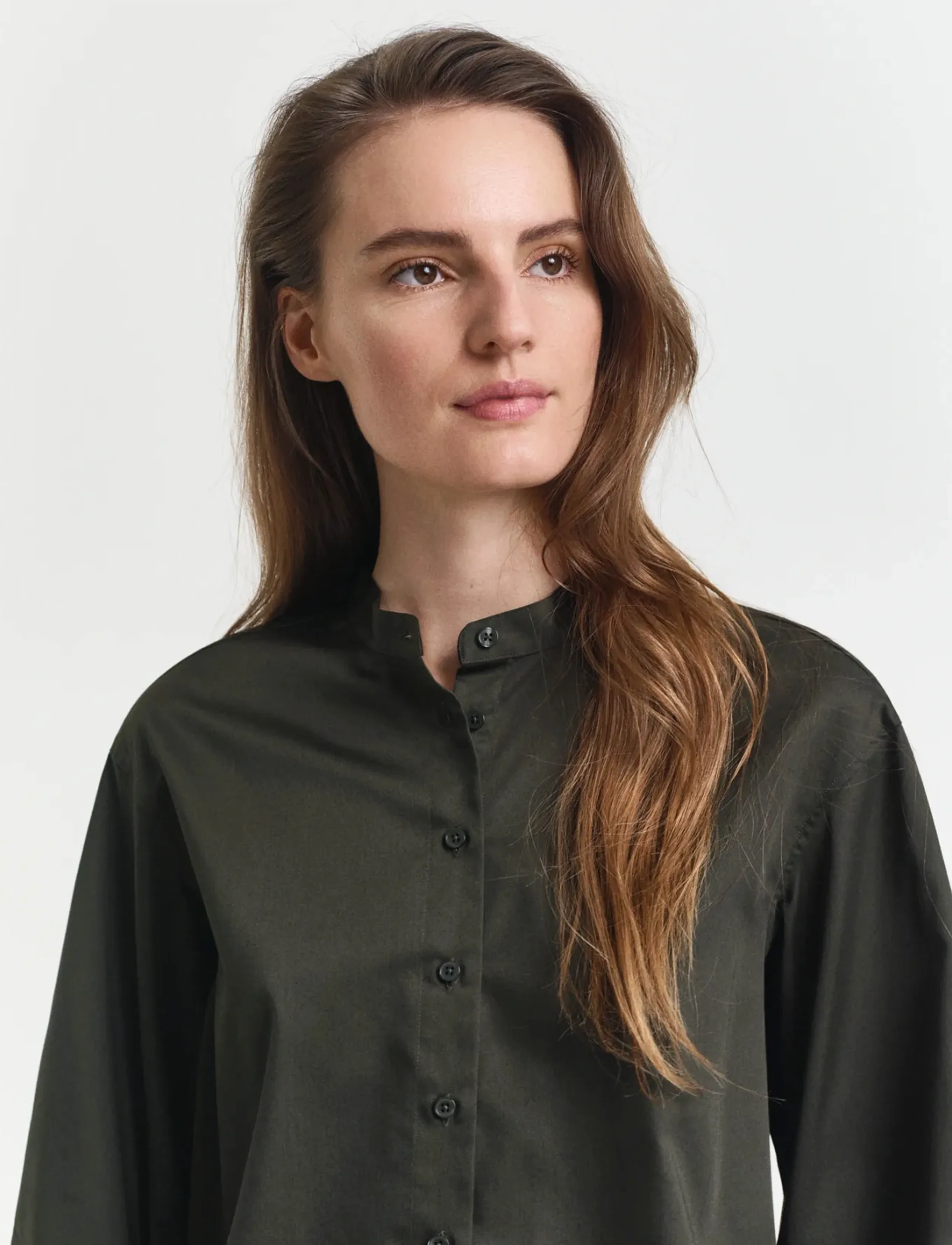 Gant - REG COTTON SATIN BLOUSE - långärmade blusar - dark moss green - 4