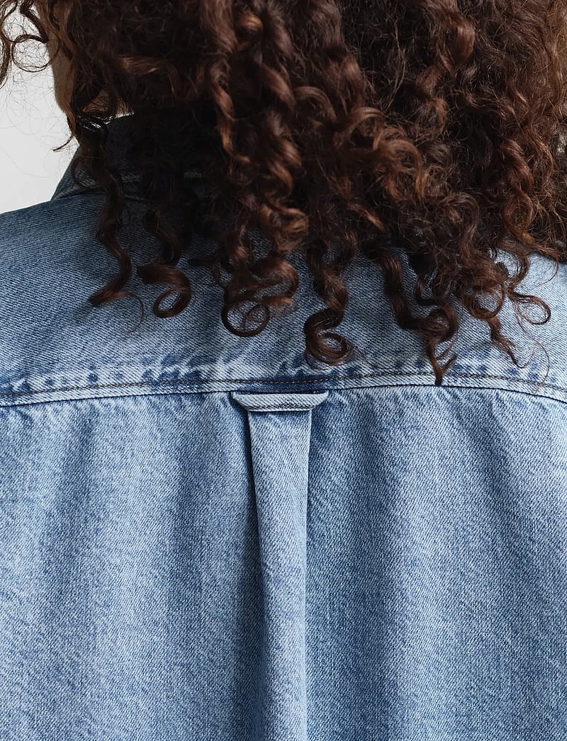 GANT - REL DENIM POCKET LS SHIRT - jeansskjortor - mid blue worn in - 3