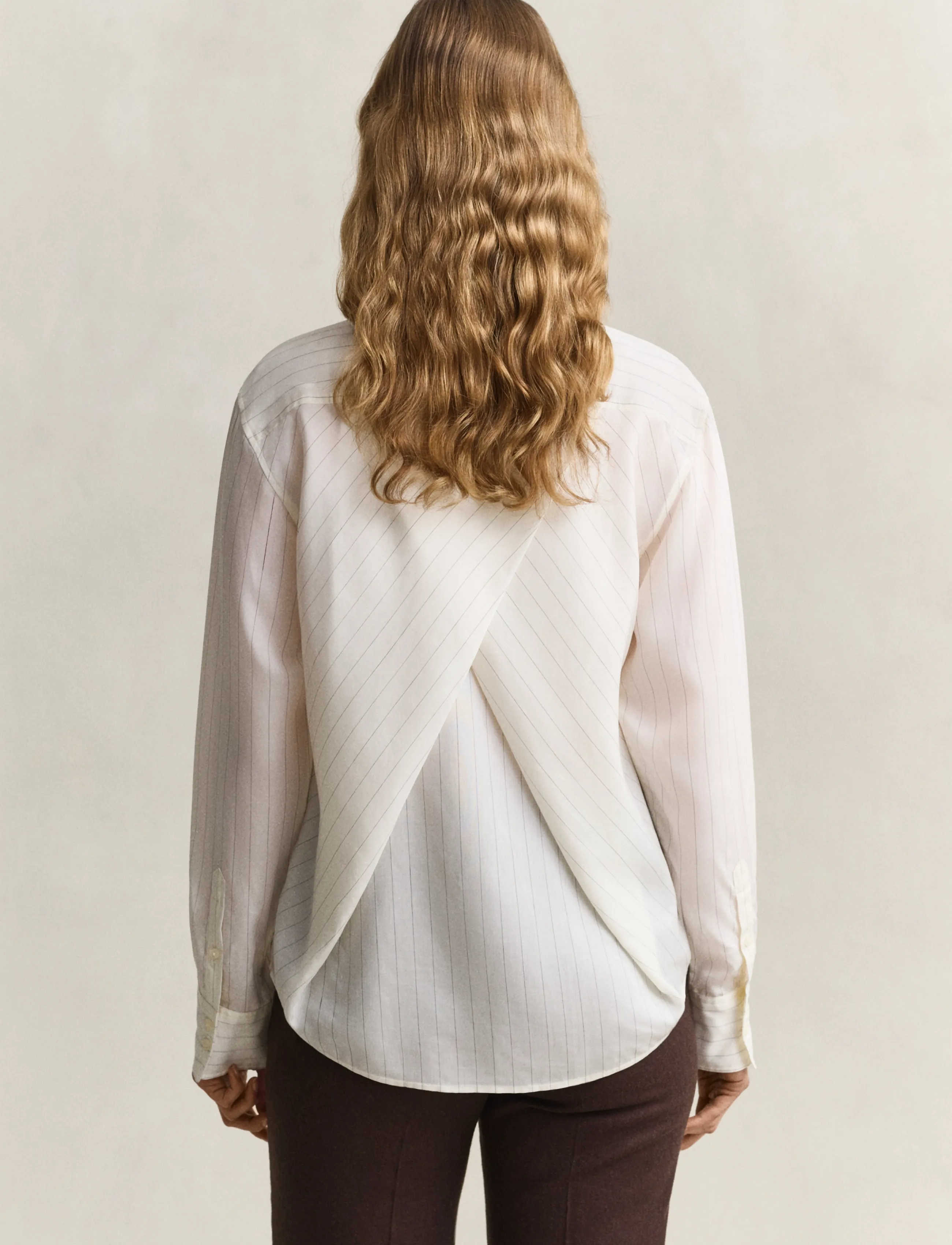 Gant - PINSTRIPE BACK FOLD DETAIL SHIRT - long-sleeved shirts - eggshell - 3