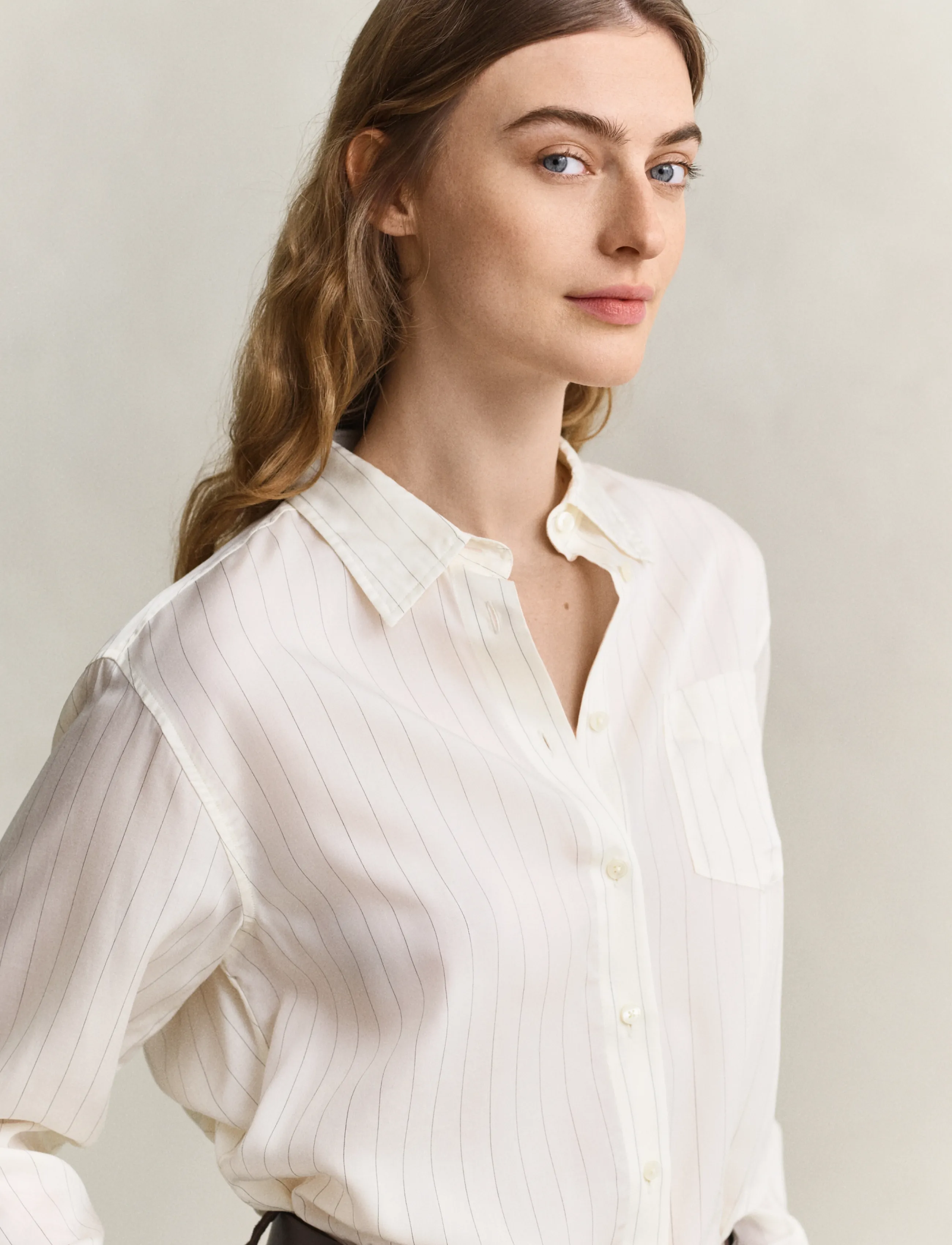 Gant - PINSTRIPE BACK FOLD DETAIL SHIRT - long-sleeved shirts - eggshell - 4