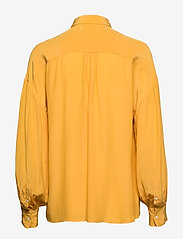GANT - D2. DRAPY PUFF SLEEVE SHIRT - langærmede skjorter - honey gold - 1
