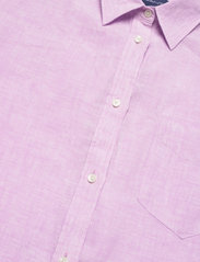 GANT - REL SS LINEN CHAMBRAY SHIRT - hørskjorter - crocus purple - 2