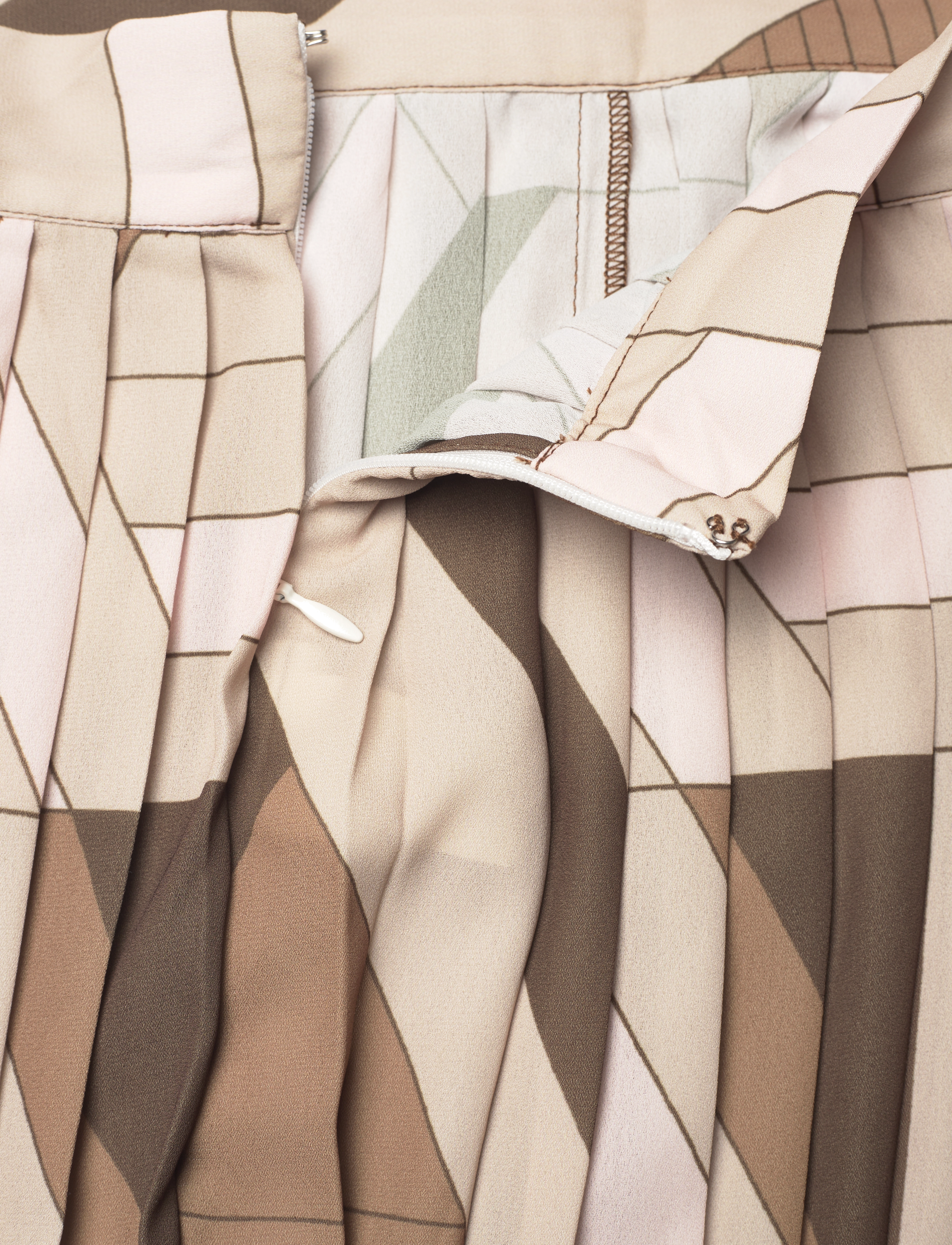 GANT - REG LETTERS PRINT PLEATED SKIRT - roasted walnut - 2