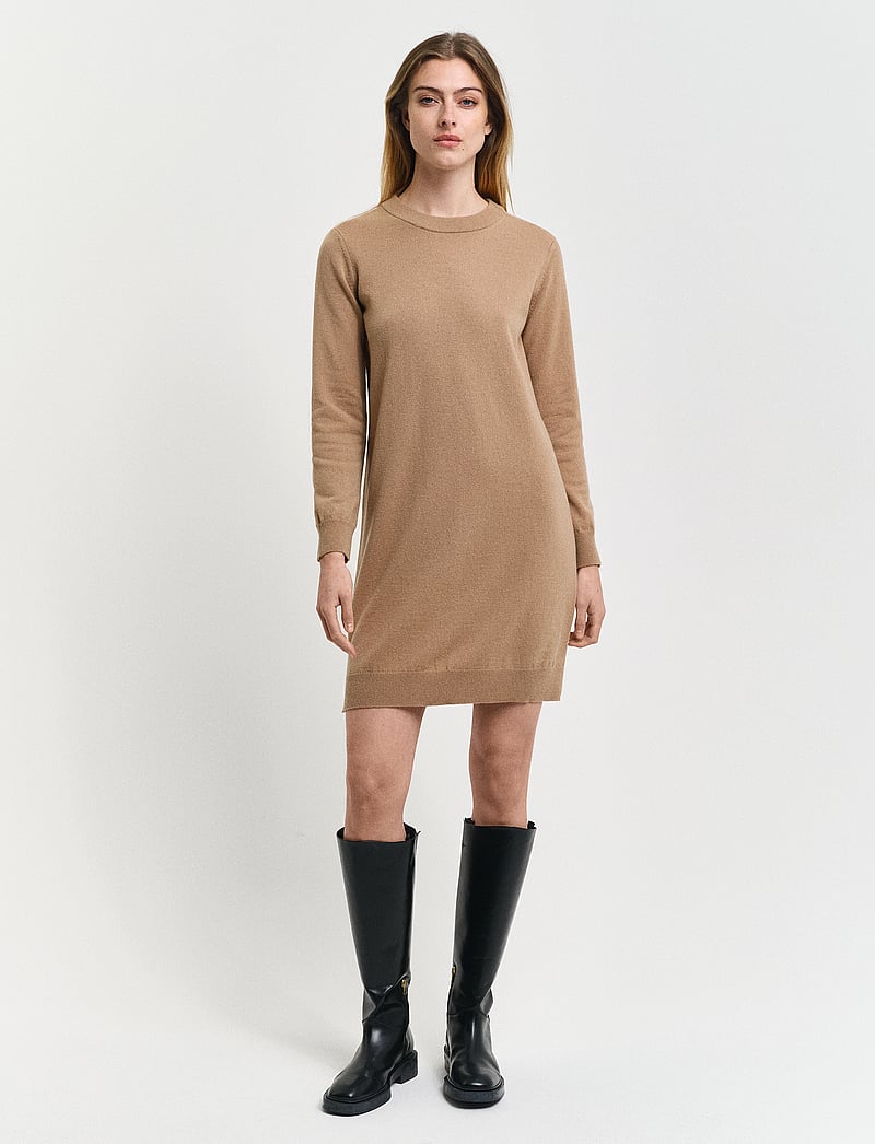 GANT - SUPERFINE LAMBSWOOL DRESS - stickade klänningar - caramel beige - 0