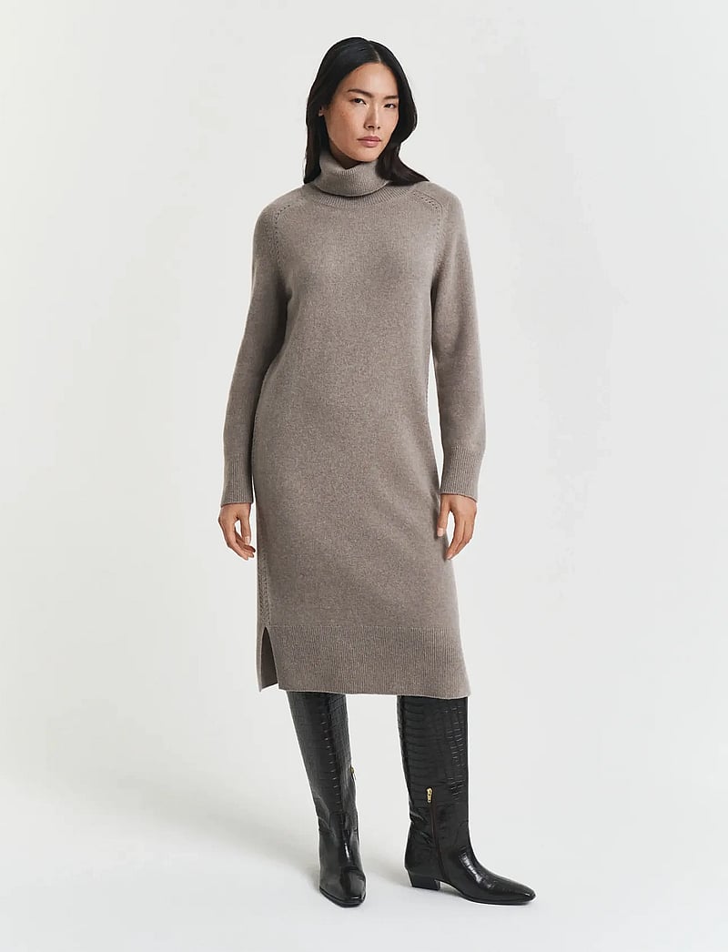 GANT - DETAIL TURTLENECK DRESS - kashmir - taupe beige - 0