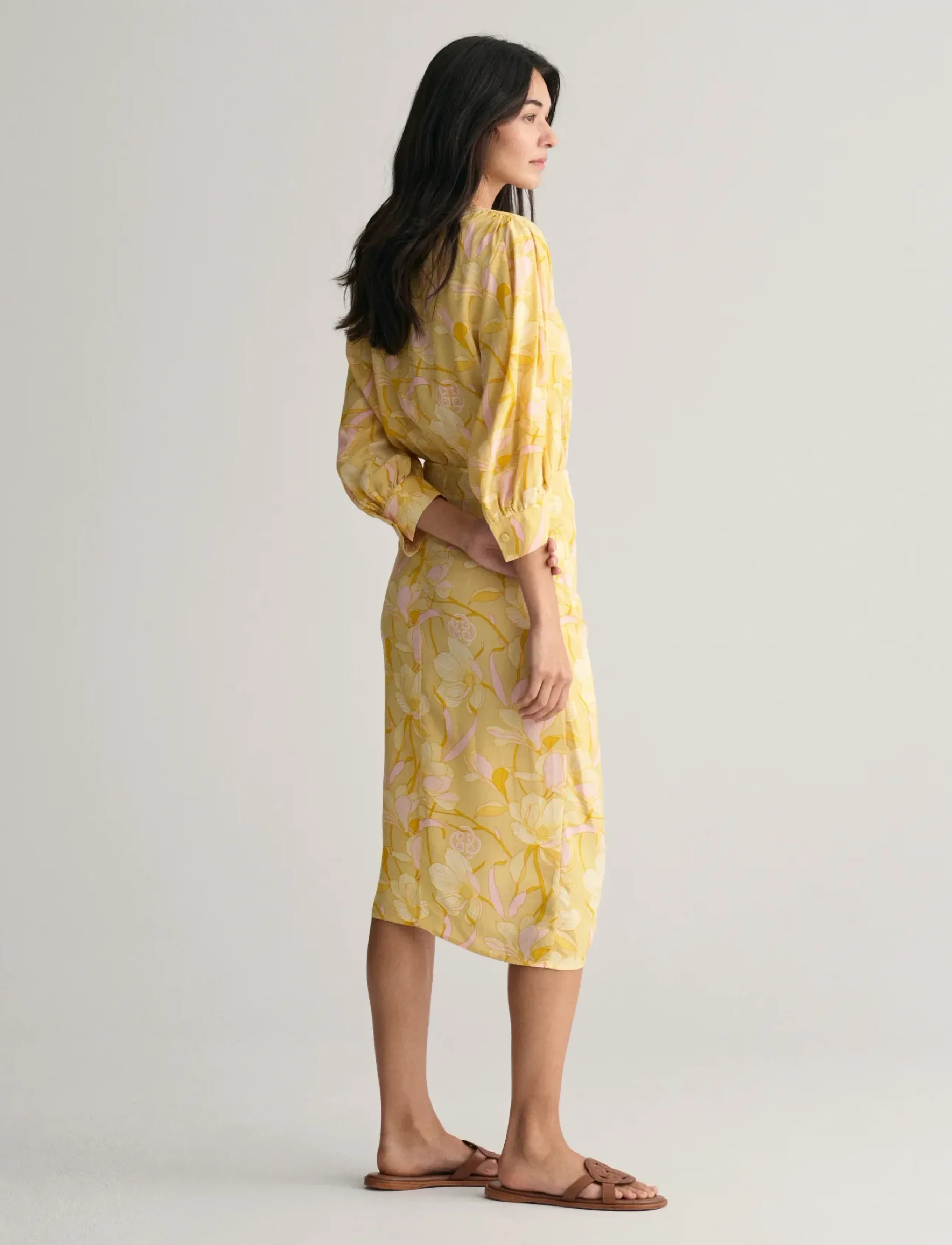 Gant - REG MAGNOLIA PRINT WRAP DRESS - hõlmikkleidid - dusty yellow - 2