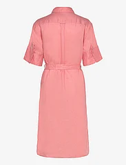 GANT - REL LINEN SS SHIRT DRESS - skjortklänningar - peachy pink - 1