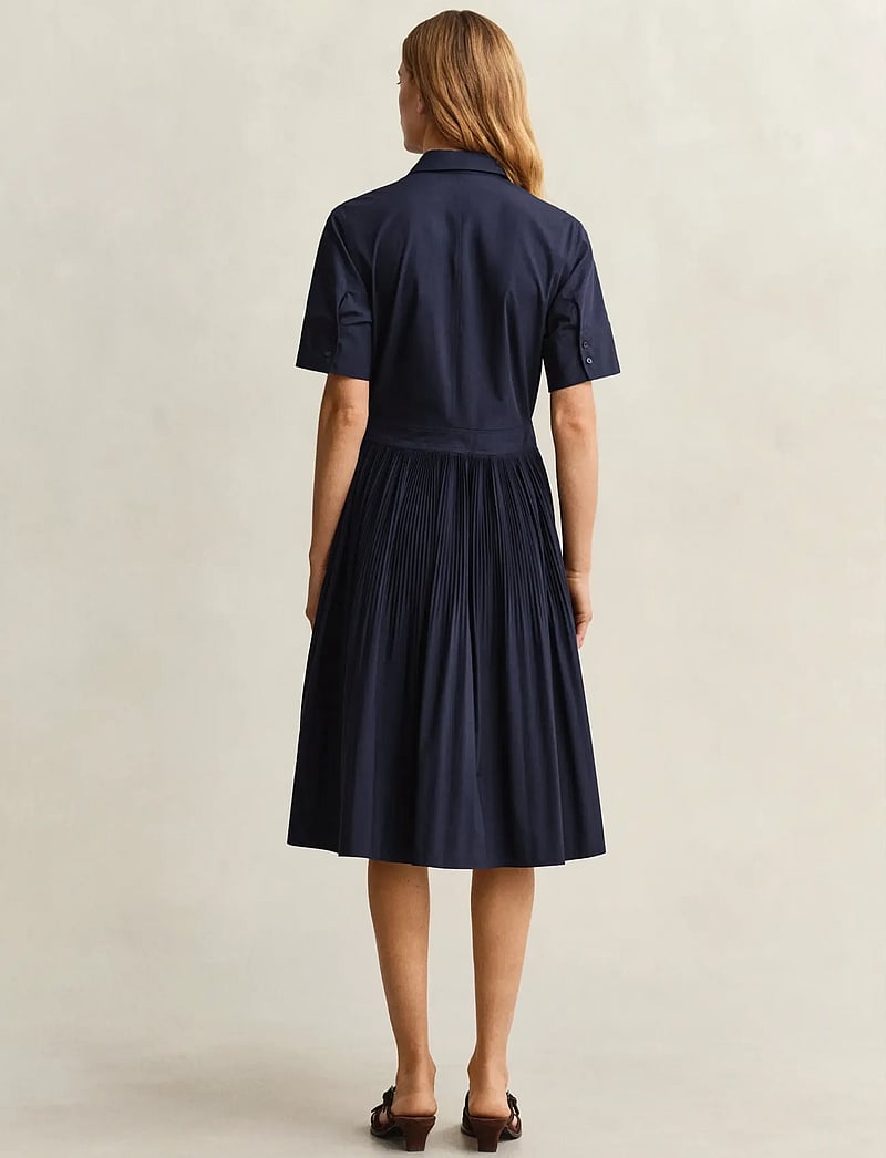 GANT - CTN PLEATED SS SHIRT DRESS - skjortklänningar - evening blue - 2