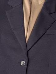 GANT - REG JERSEY BLAZER - ballīšu apģērbs par outlet cenām - evening blue - 2