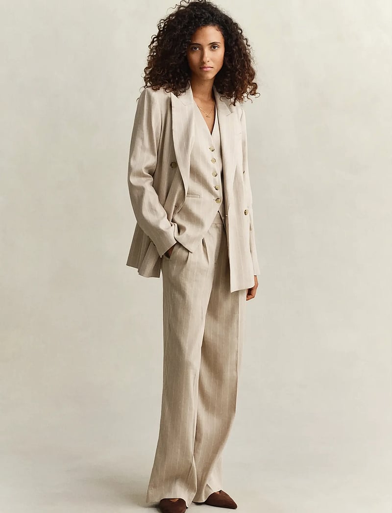 GANT - DB PINSTRIPE LINEN BLEND BLAZER - dobbeltradede blazere - oat beige - 4