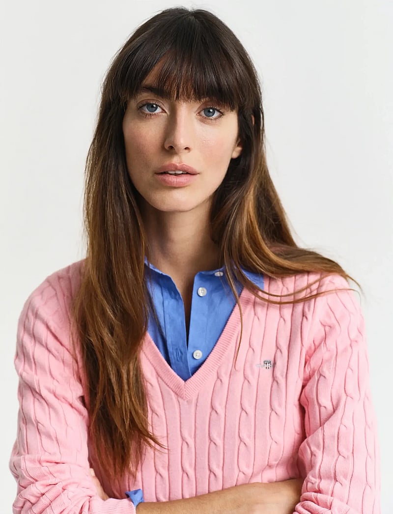 GANT - STRETCH COTTON CABLE V-NECK - stickade tröjor - geranium pink - 4