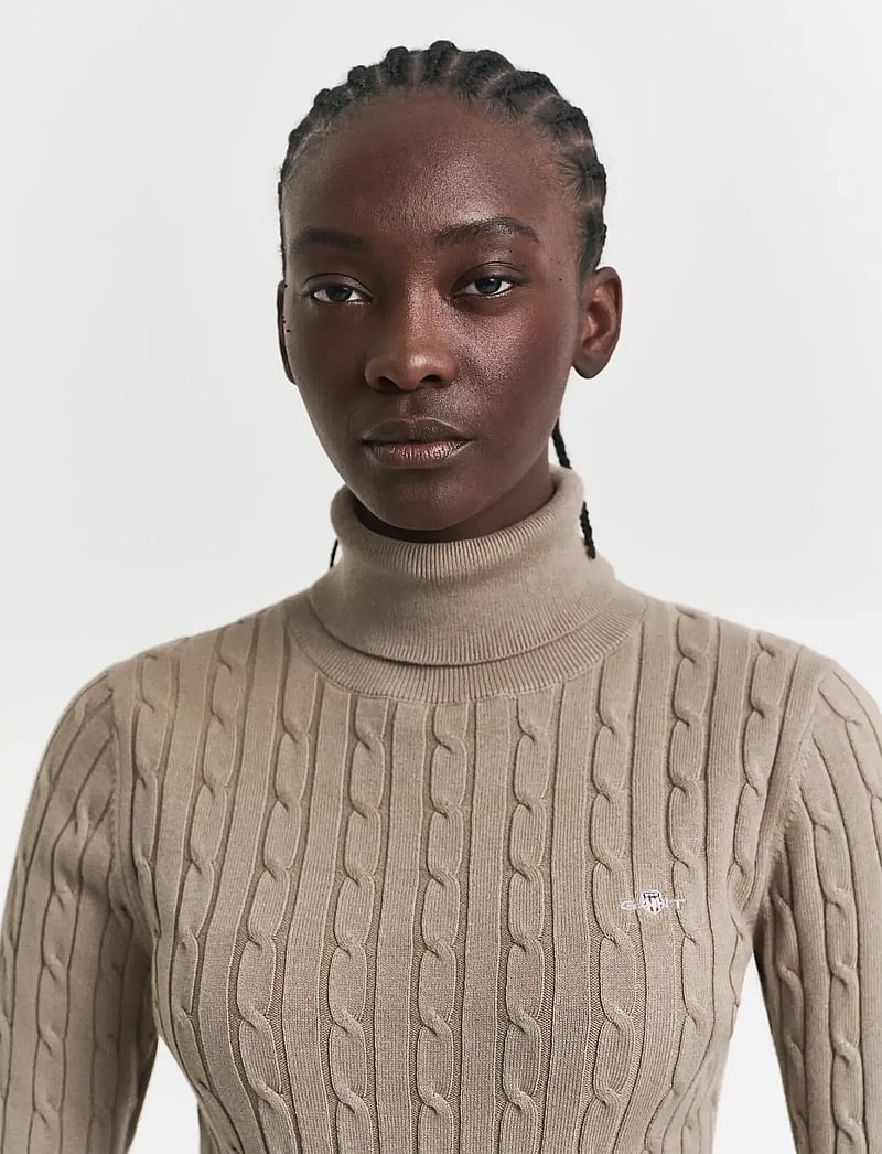 GANT - STRETCH COTTON CABLE TURTLENECK - rullekraver - taupe beige - 3