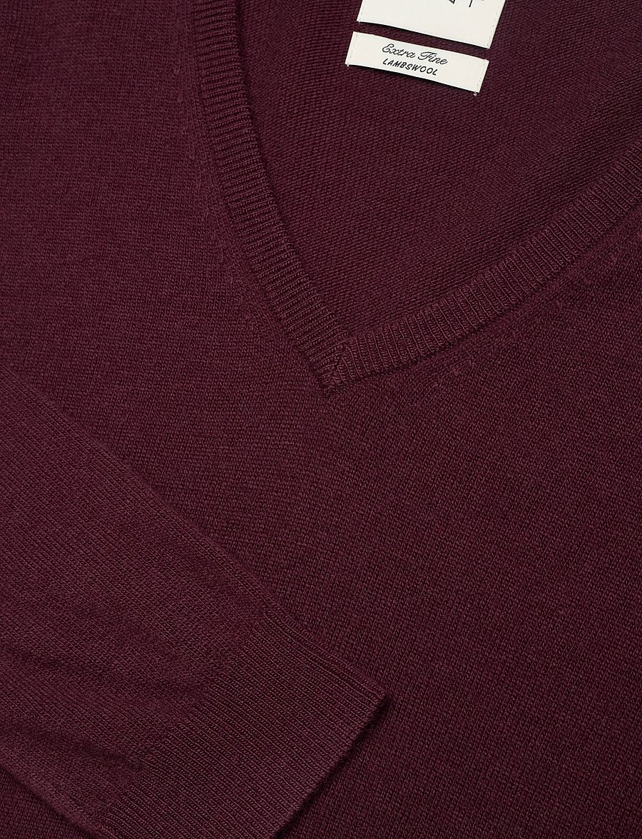 Gant - EXTRAFINE LAMBSWOOL BLEND V-NECK - pullover - plum wine - 2