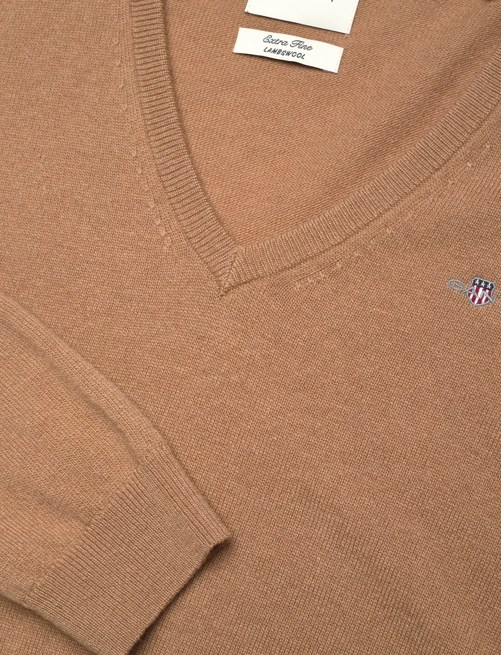 GANT - EXTRAFINE LAMBSWOOL BLEND V-NECK - jumpers - warm khaki - 2