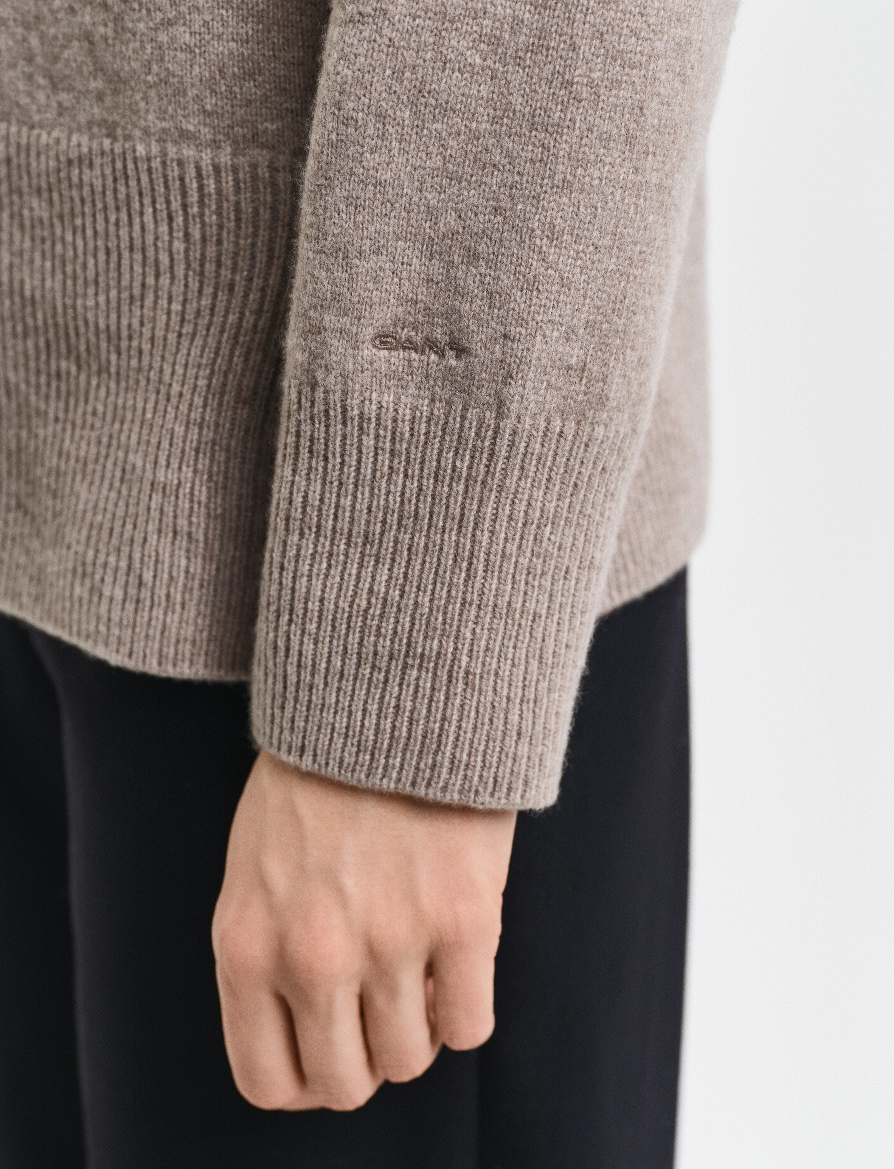 GANT - HERRINGBONE DETAIL C-NECK - warm grey - 5