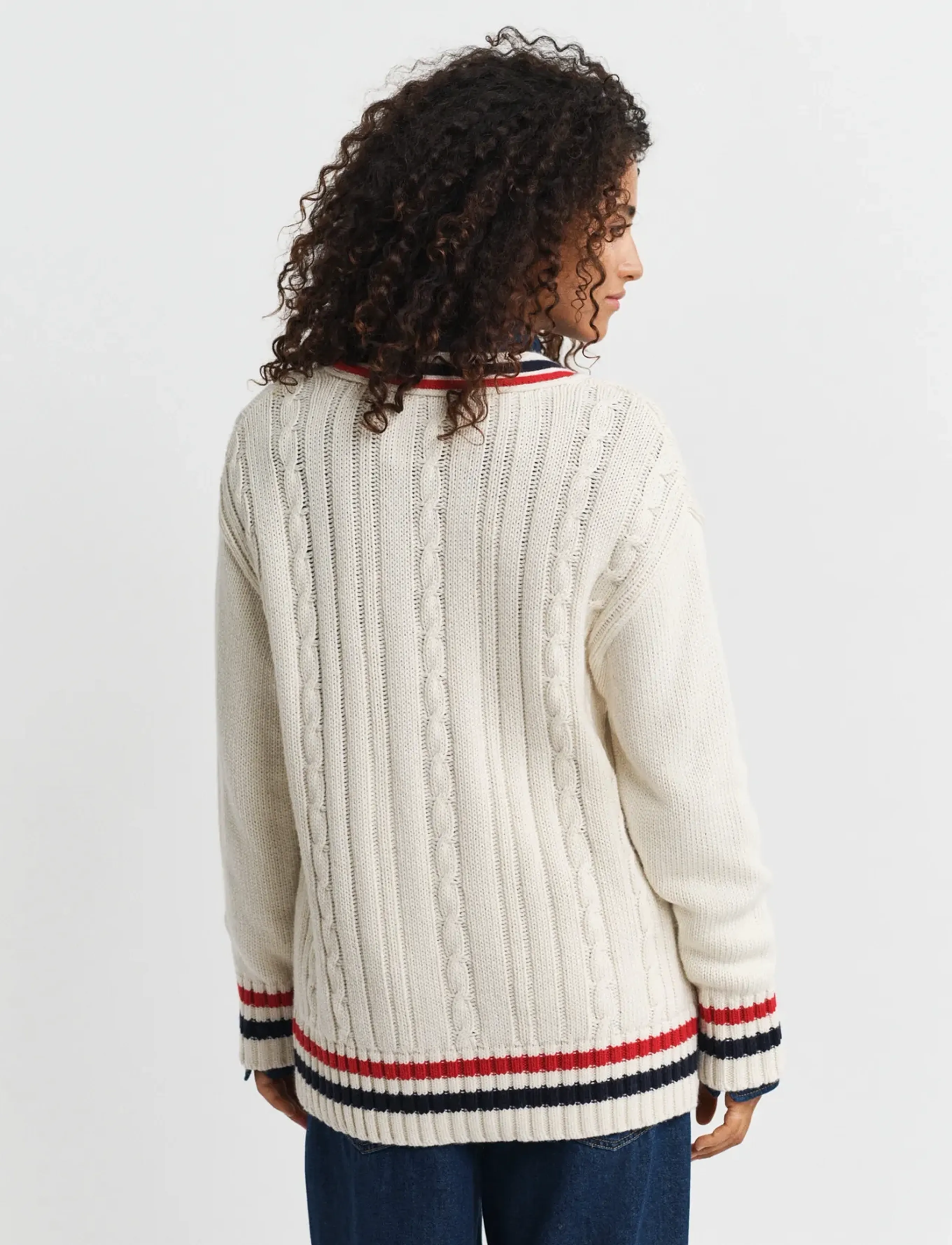 Gant - GANT VARSITY CABLE V-NECK CARDIGAN - cardigans - cream - 3