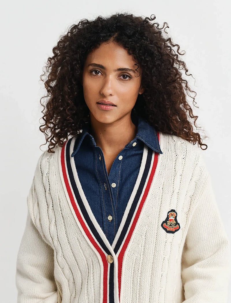 GANT - GANT VARSITY CABLE V-NECK CARDIGAN - cardigans - cream - 4