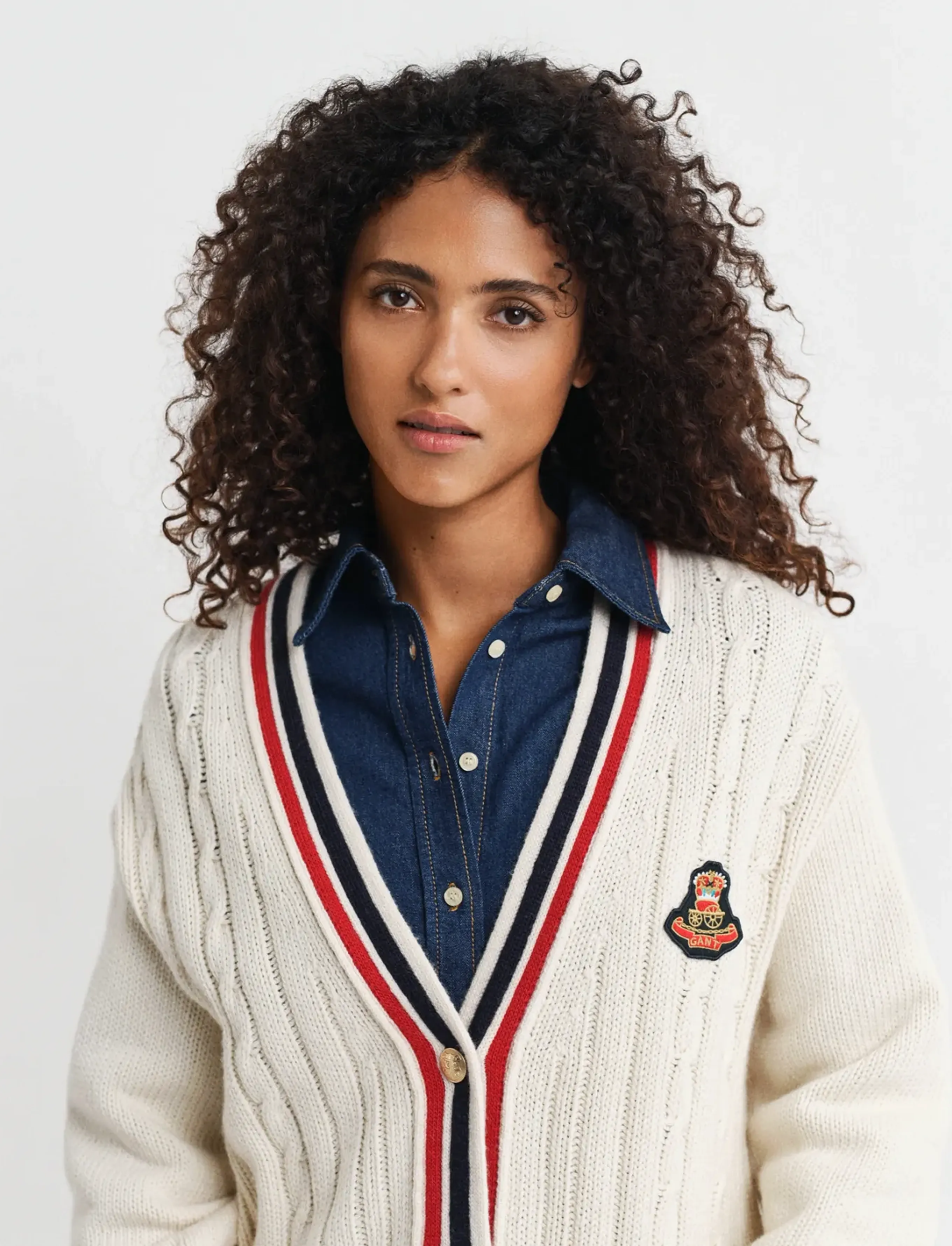 Gant - GANT VARSITY CABLE V-NECK CARDIGAN - cardigans - cream - 4