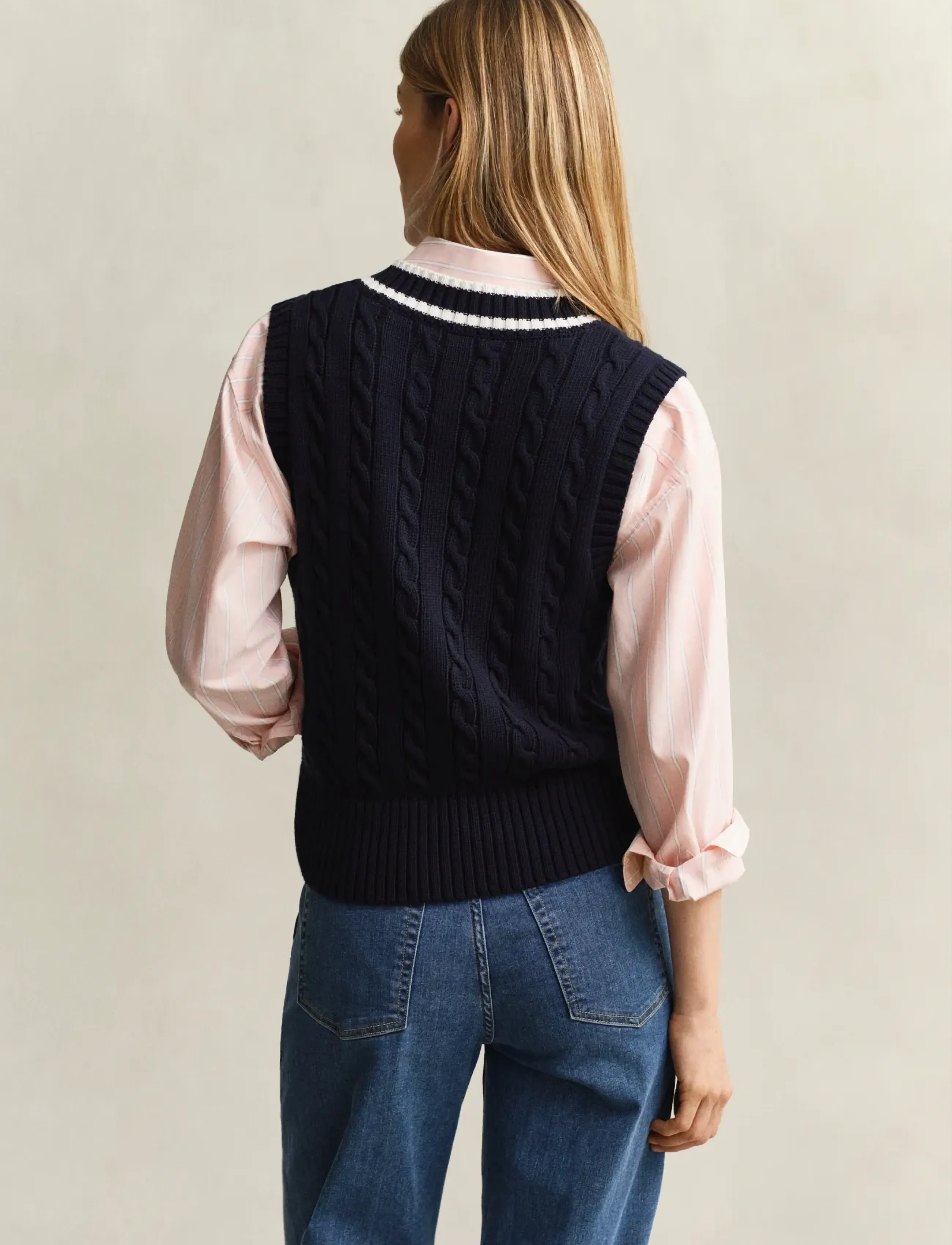 Gant - CONTRAST COTTON CABLE V-NECK VEST - prjónavesti - evening blue - 2