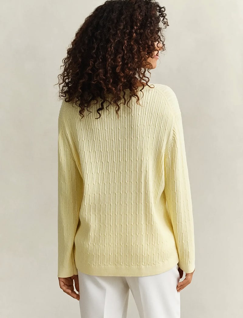 Gant - CABLE KNIT V-NECK - cashmere - vanilla yellow - 2