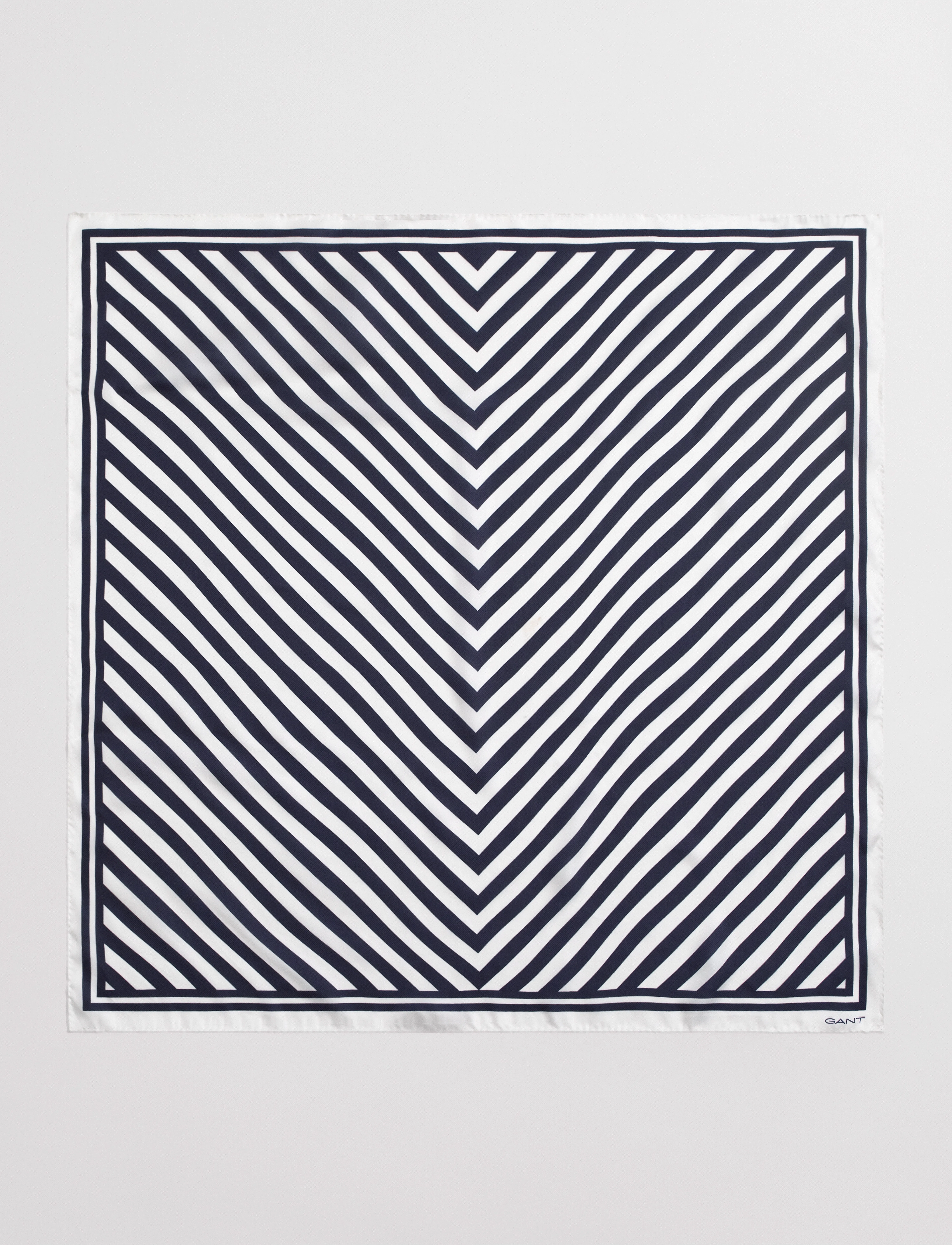 GANT - CHEVRON PRINT SILK SCARF - evening blue - 2