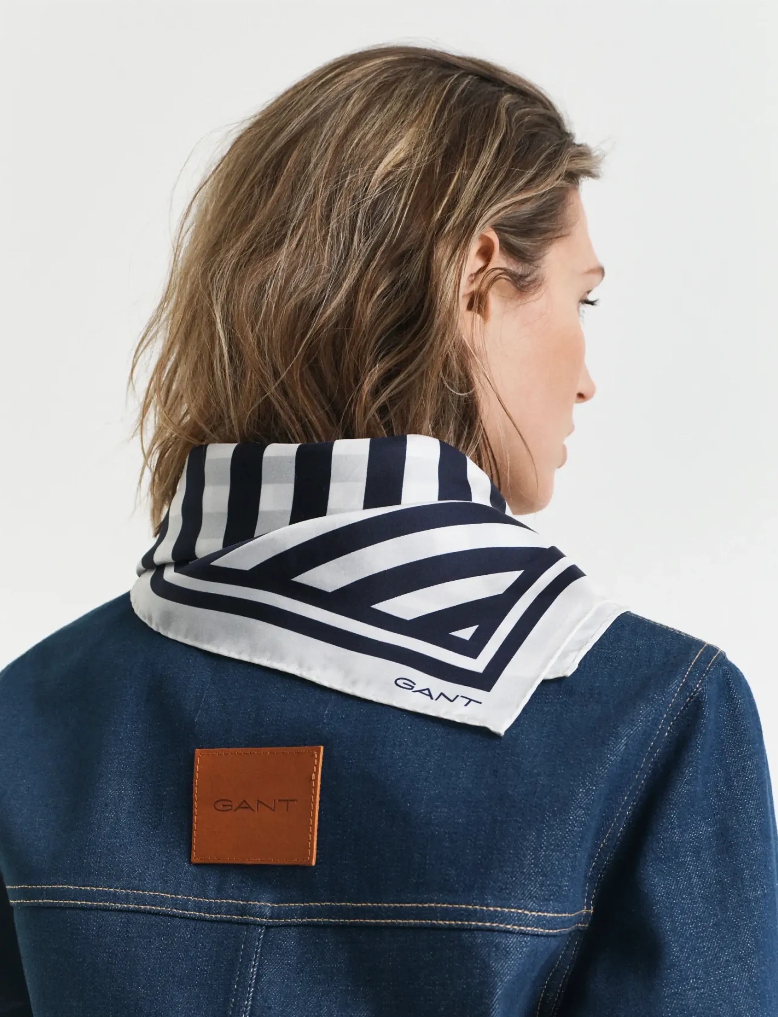GANT - CHEVRON PRINT SILK SCARF - evening blue - 3
