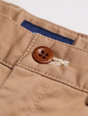 GANT - CHINOS SHORTS - denim shorts - dark khaki - 7