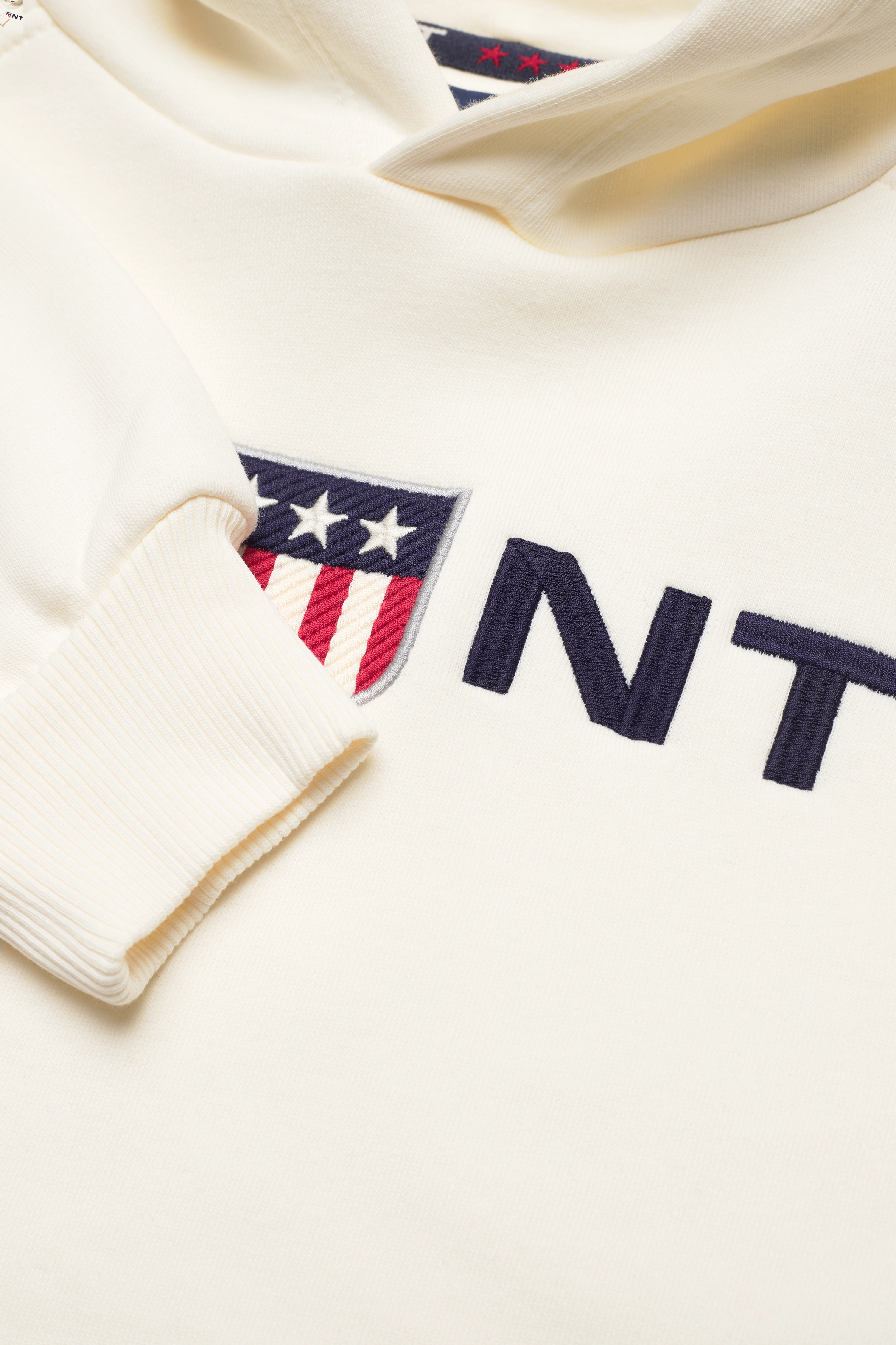 GANT - D1, RETRO SHIELD HOODIE - eggshell - 2