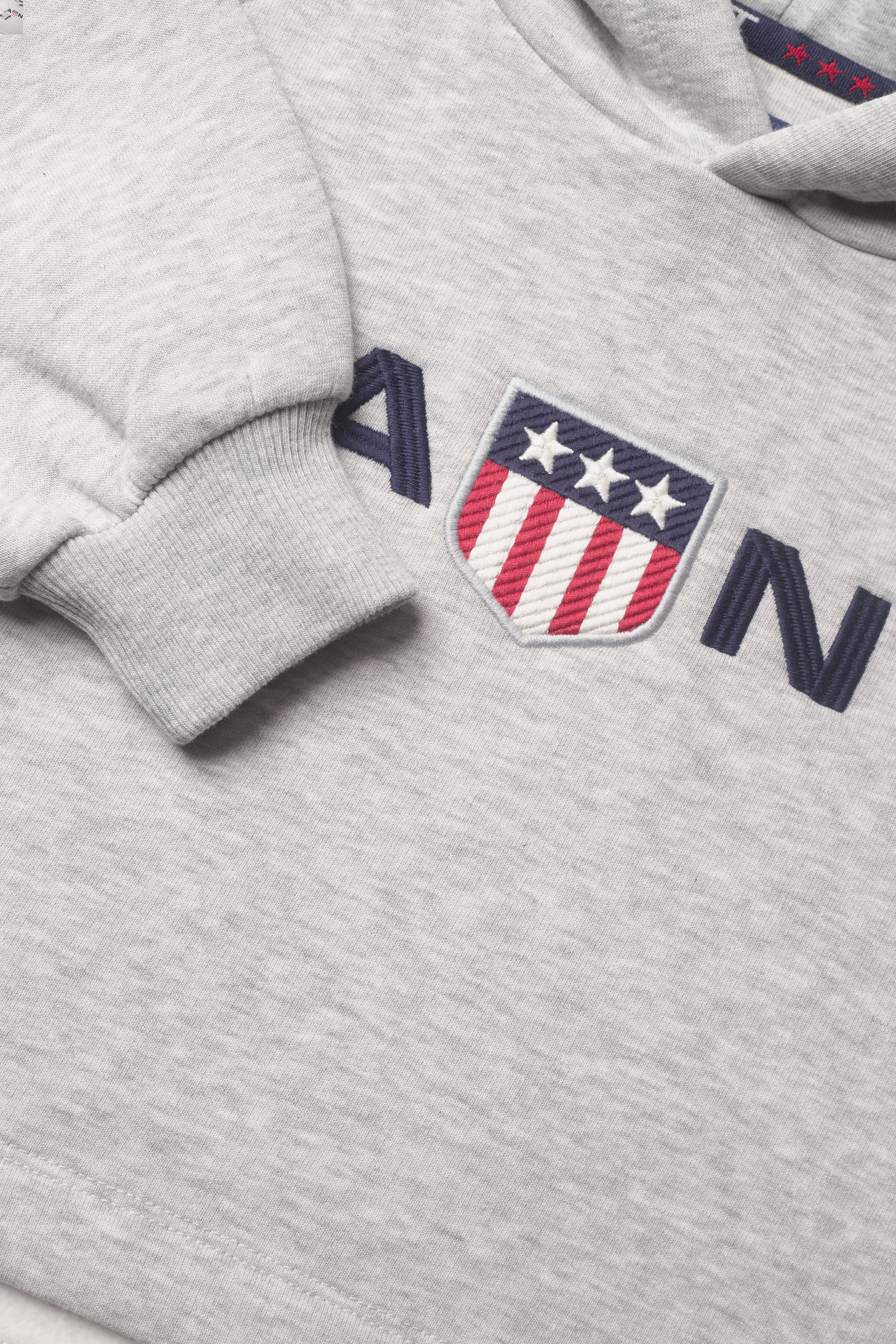 GANT - D1, RETRO SHIELD HOODIE - light grey melange - 2