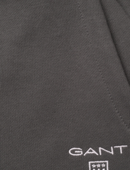 GANT - D2. CONTRAST SHIELD SWEAT PANTS - sportinės kelnės - dark graphite - 2