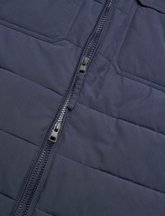 GANT - D1. CHANNEL QUILTED WINDCHEATER - evening blue - 3