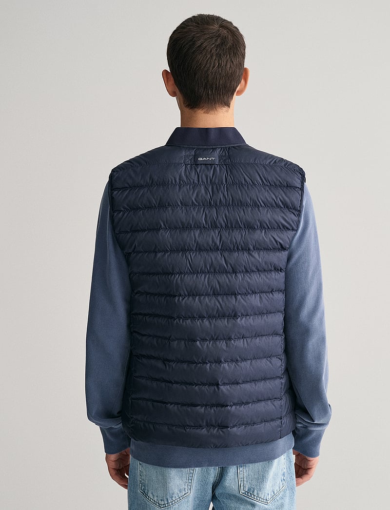 GANT - LIGHT PADDED BOMBER VEST - jackets & coats - evening blue - 3