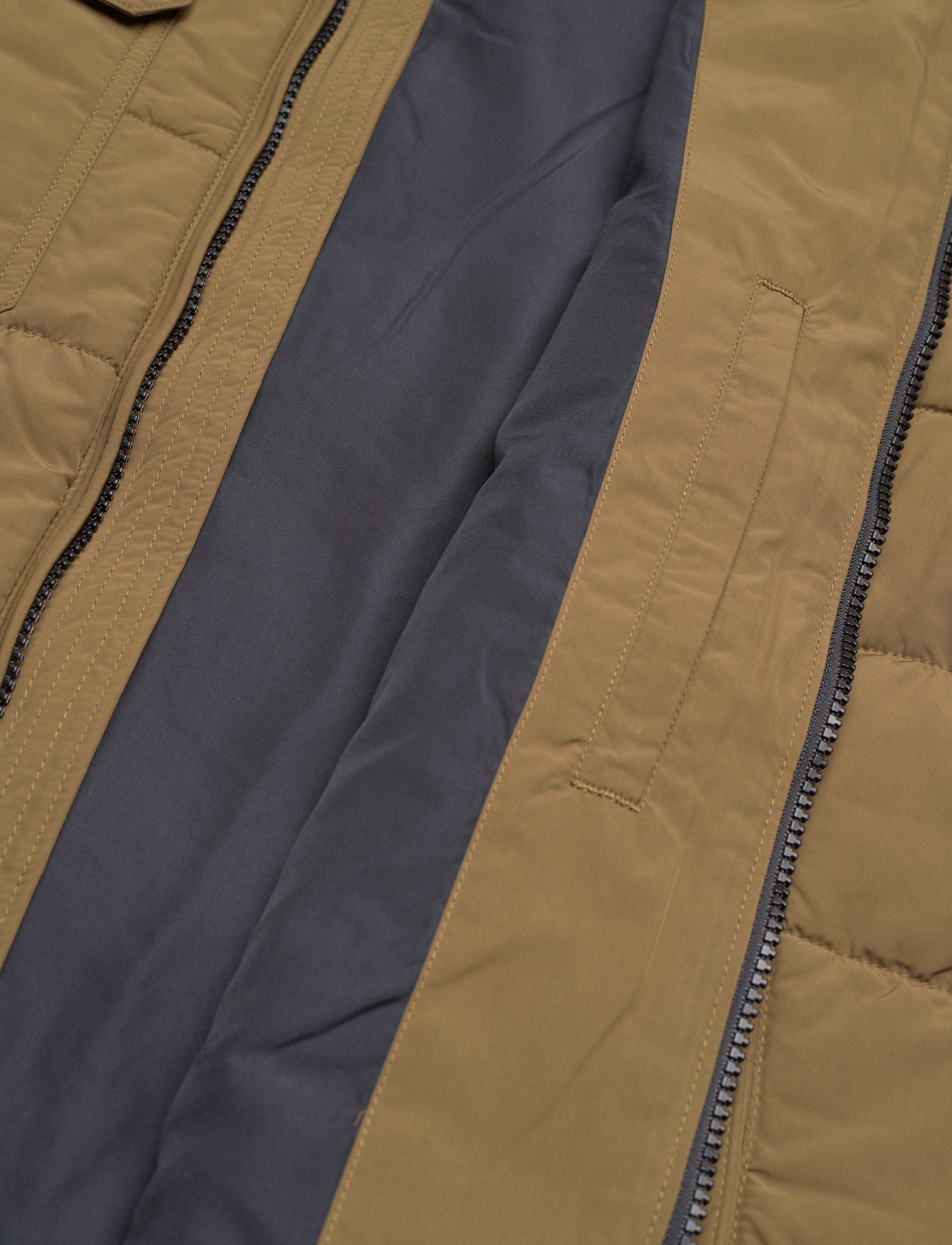 GANT - CHANNEL QUILTED JACKET - dark cactus - 4