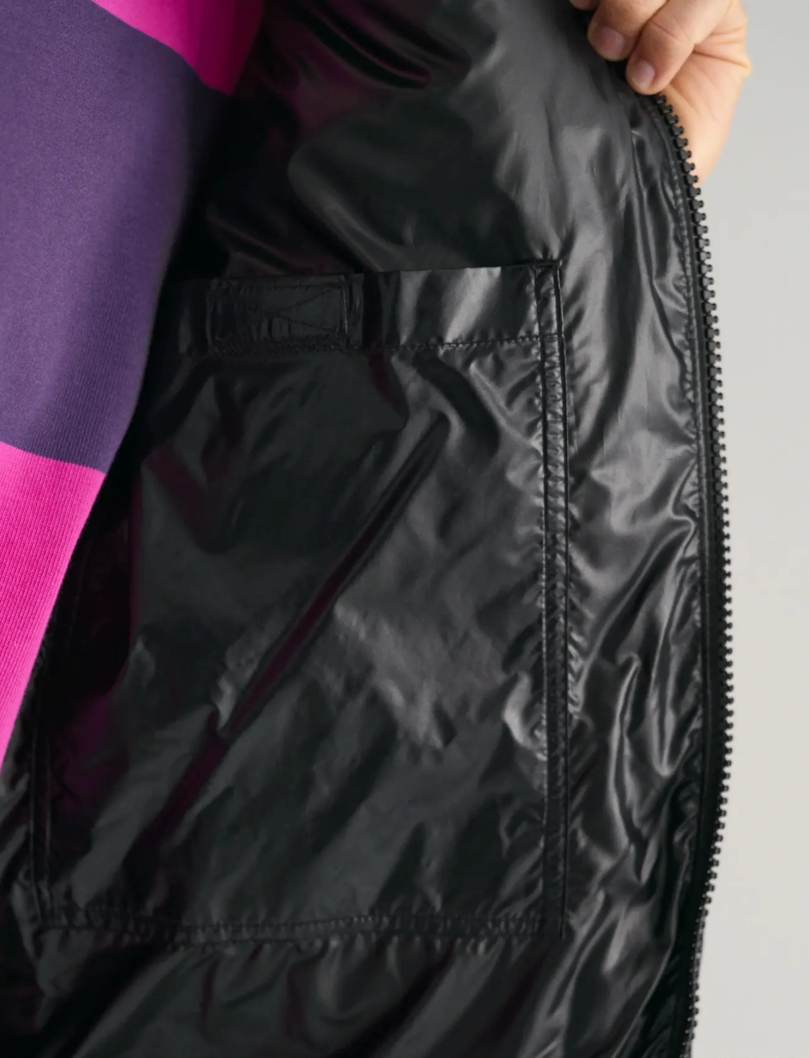 GANT - OVERSIZED SHINY DOWN PUFFER JACKET - black - 4