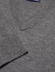 GANT - MD. EXTRAFINE LAMBSWOOL V-NECK - basic knitwear - dk charcoal melange - 2