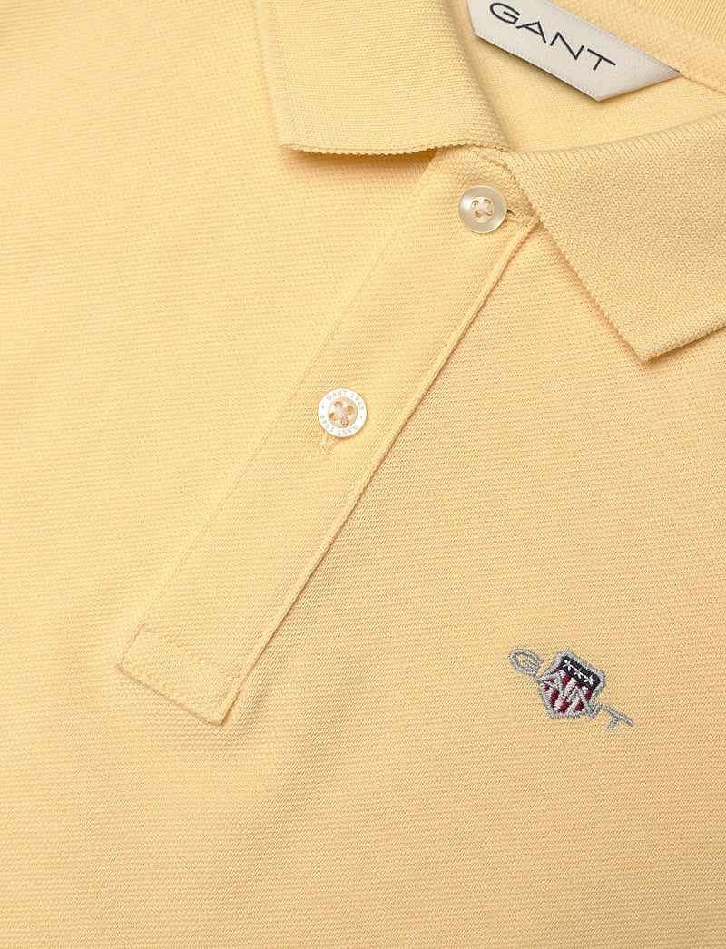 GANT - SHIELD SS PIQUE - kortærmede poloer - dusty light yellow - 2