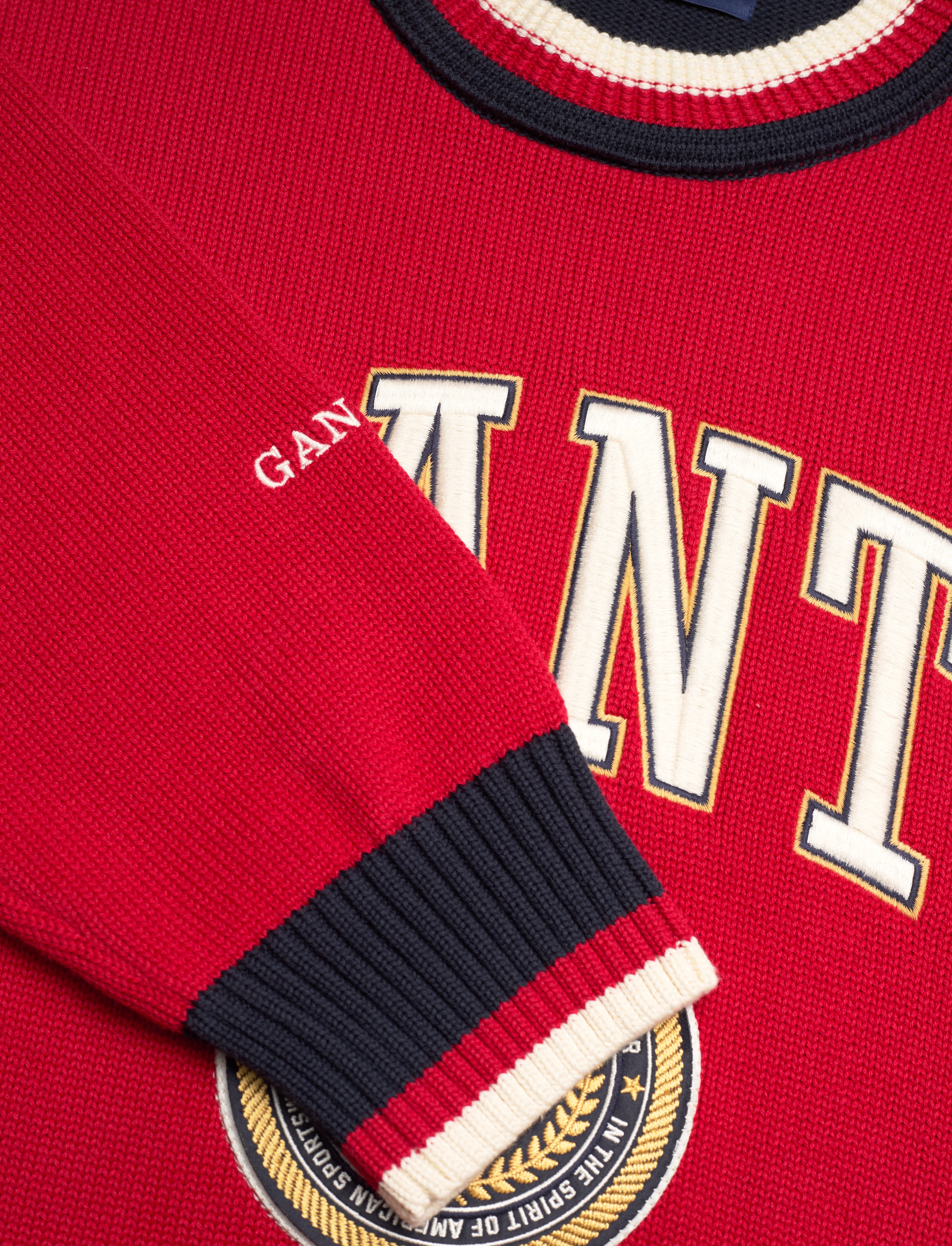 GANT - D1. CREST SHIELD C-NECK - ruby red - 2