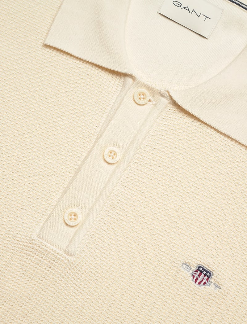 GANT - MICRO TEXTURED COTTON SS POLO - kootud polosärgid - cream - 2
