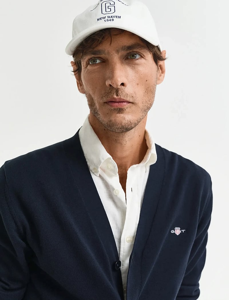 GANT - CLASSIC COTTON V-CARDIGAN - cardigans - evening blue - 4