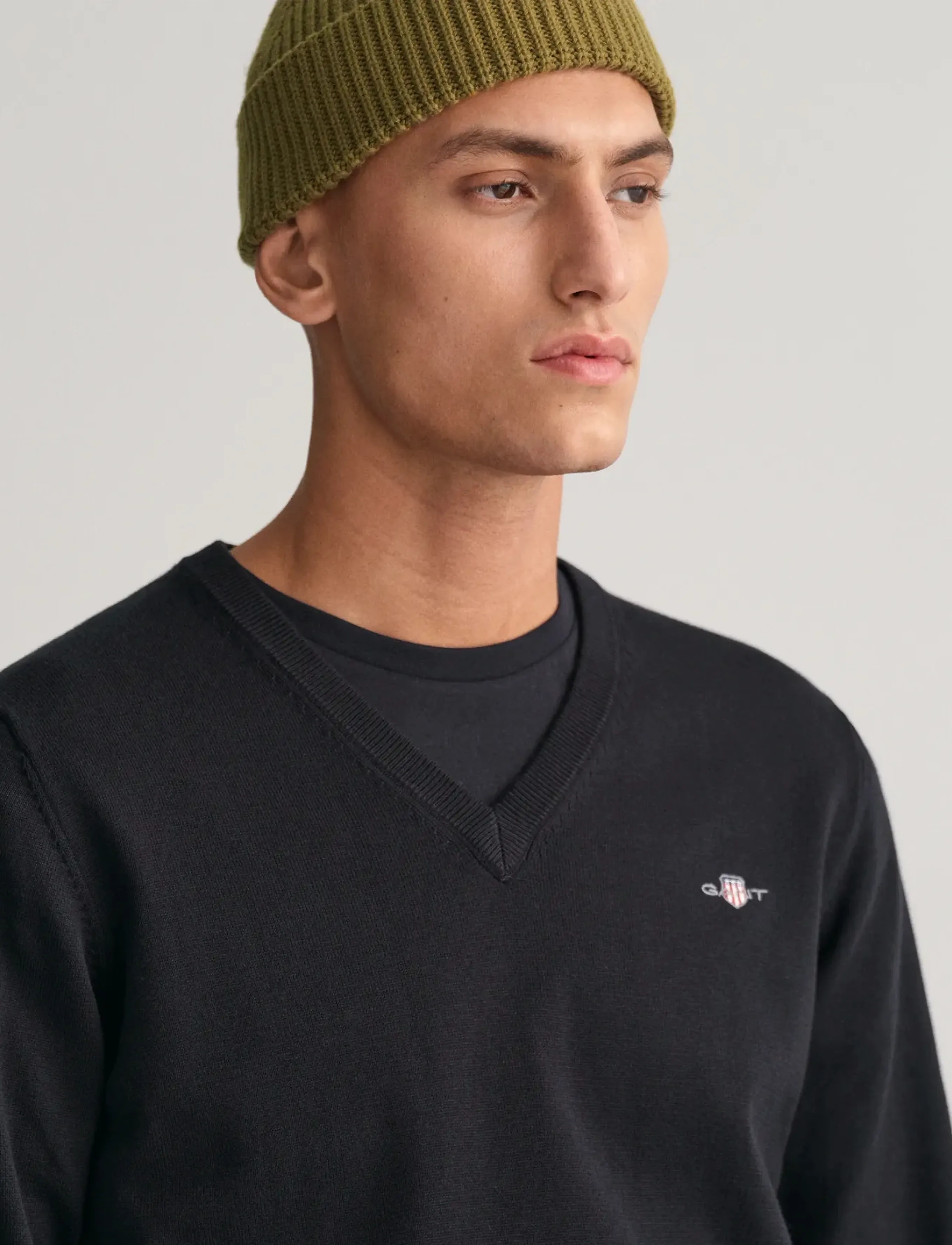 Gant Classic Cotton V-Neck stickade tröjor herr – bild 7