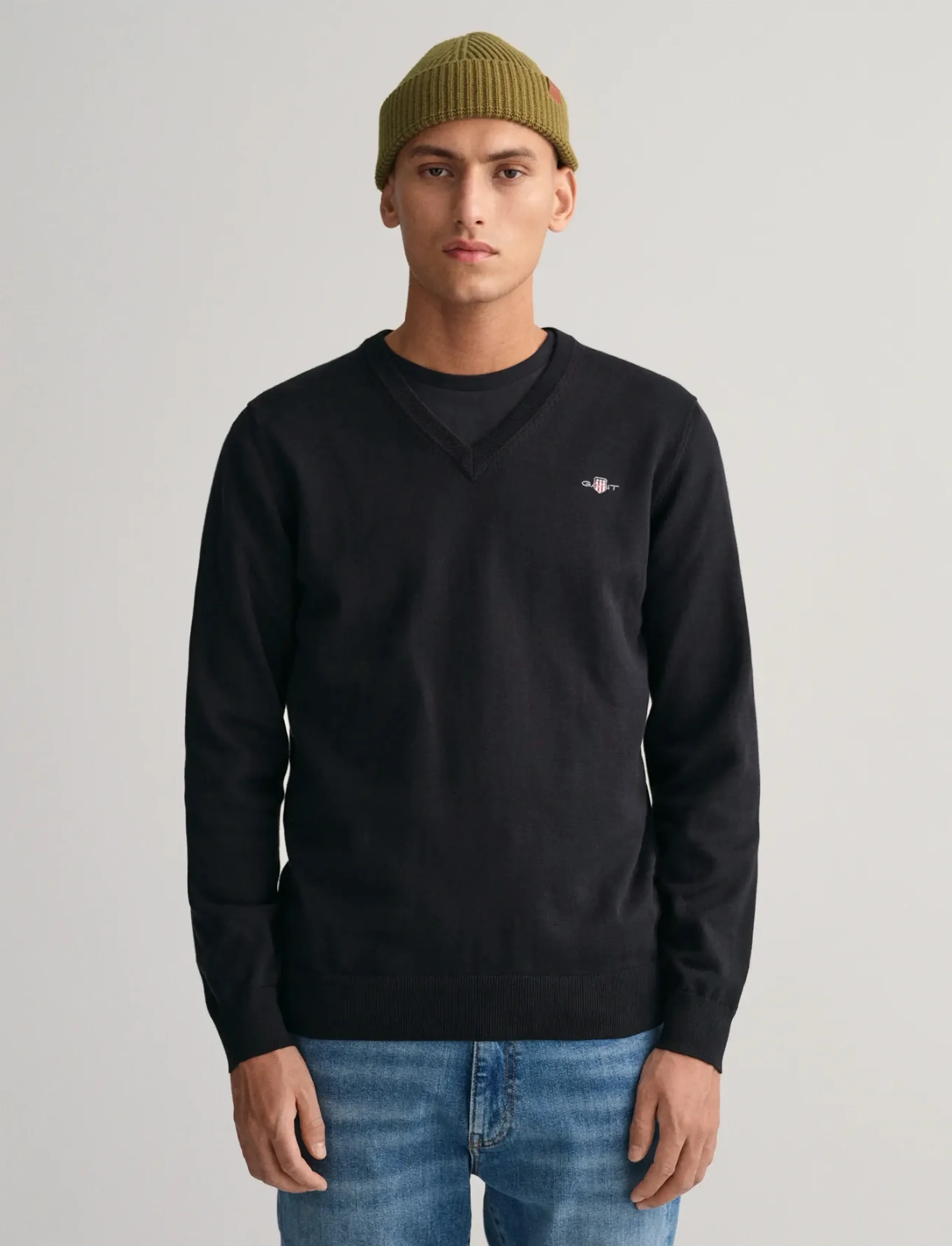 Gant Classic Cotton V-Neck stickade tröjor herr – bild 8