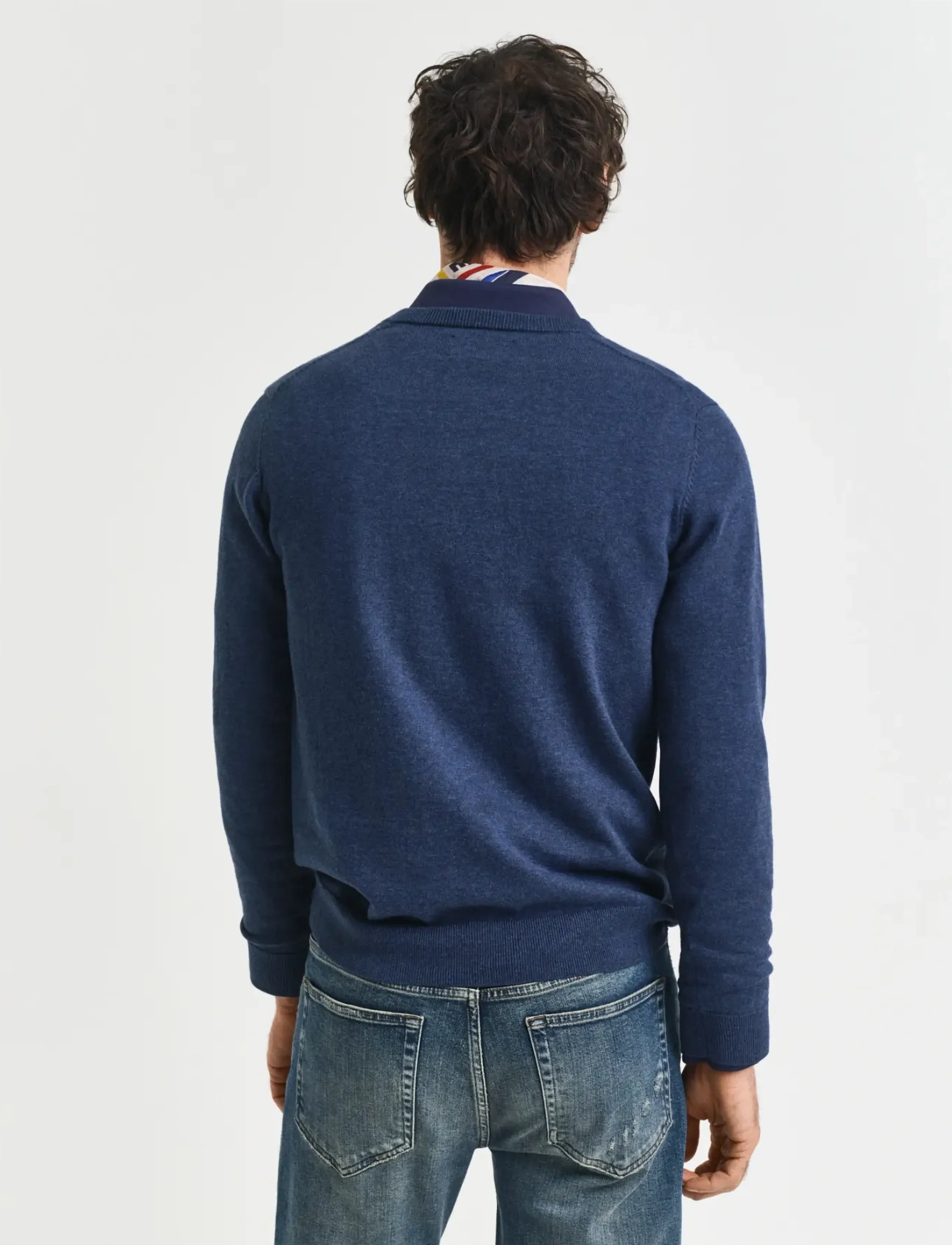 Gant Classic Cotton V-Neck stickade tröjor herr – bild 7