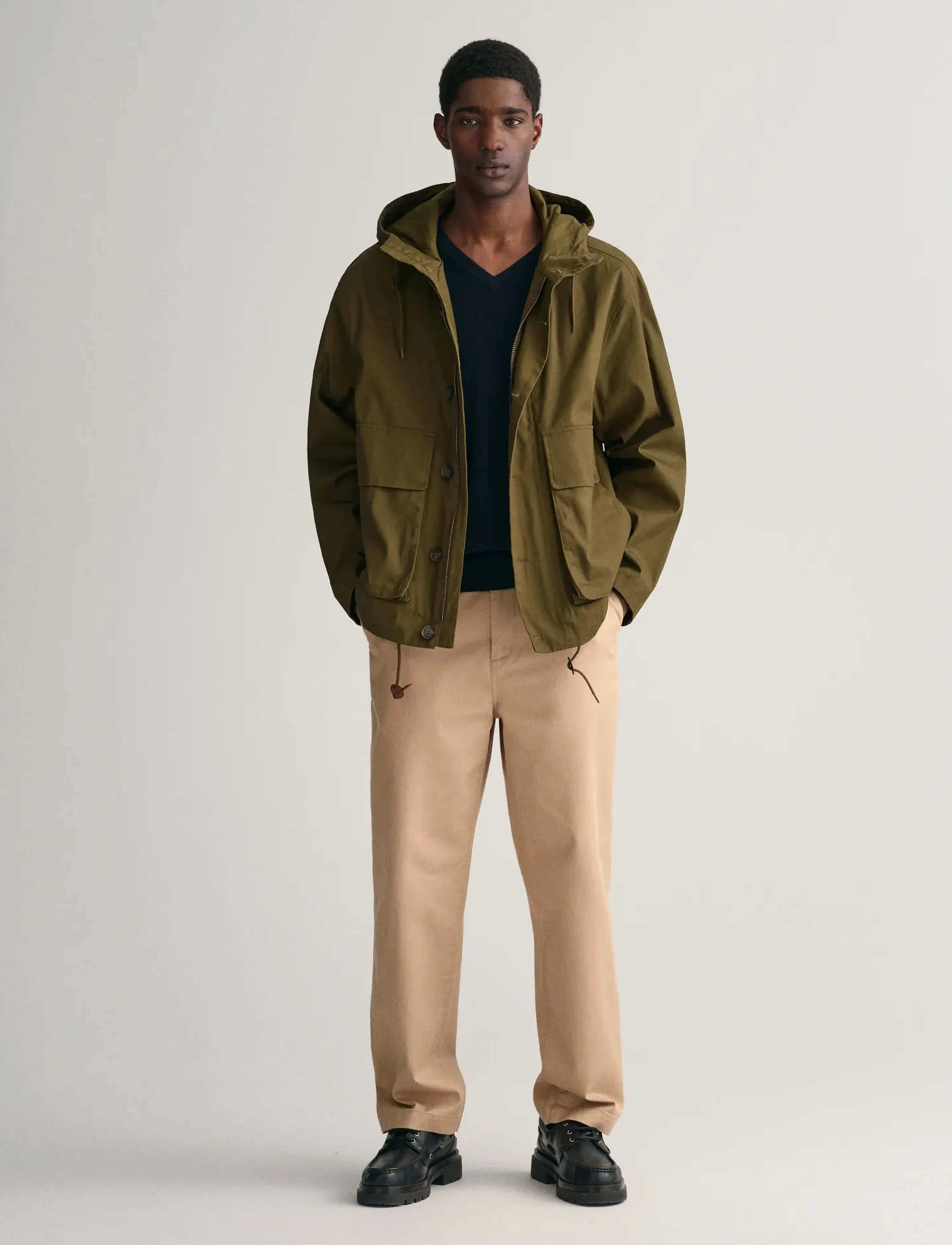 Gant Classic Cotton V-Neck stickade tröjor herr – bild 8