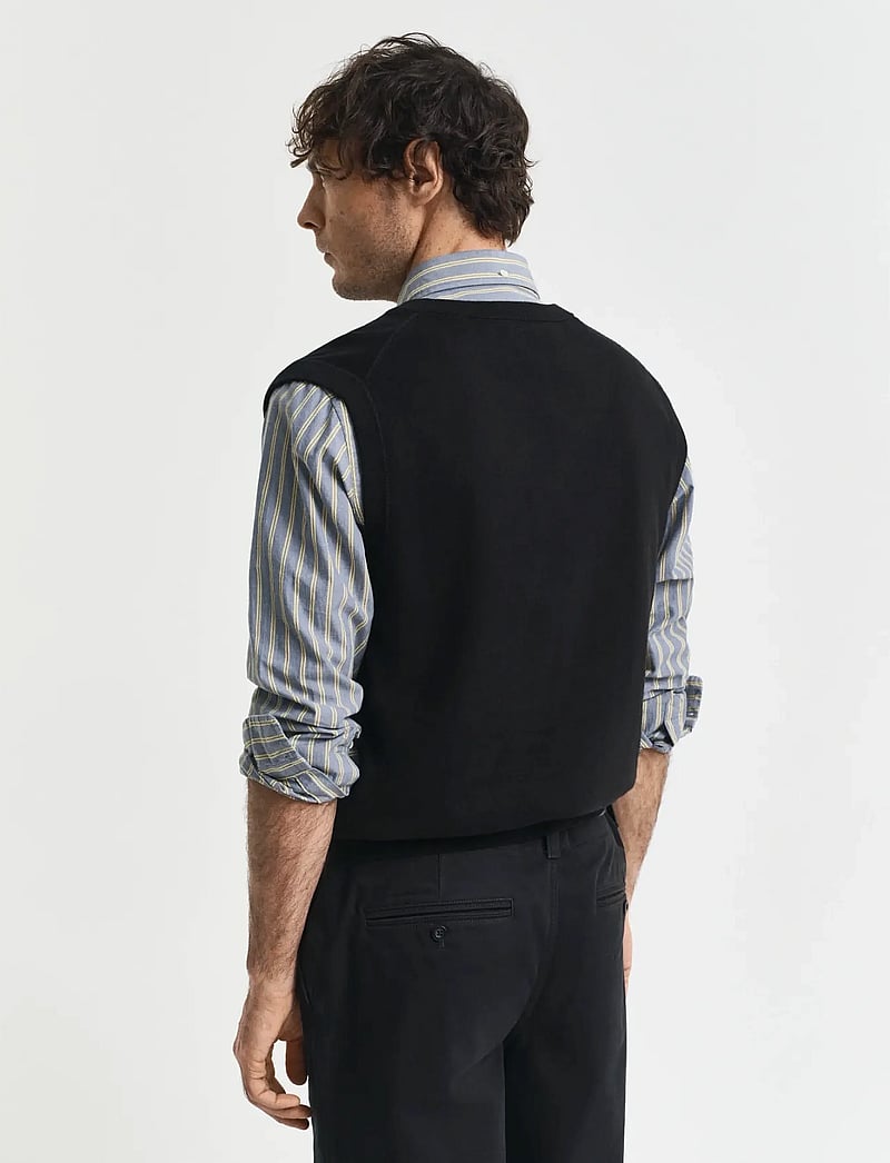 GANT - CLASSIC COTTON VEST - knitted vests - black - 2